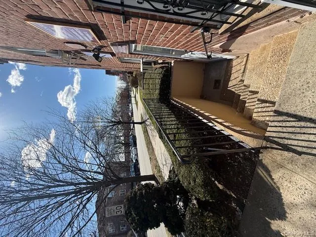 Convenient easy entry access Convenient easy entry access