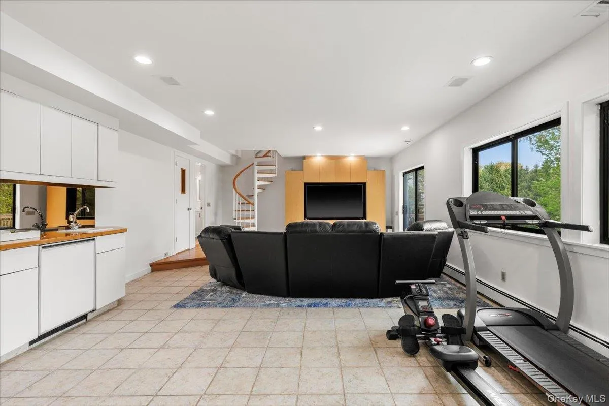 3 Lakeside Drive, Harrison, NY, 5 Bedrooms Bedrooms, 16 Rooms Rooms,4 BathroomsBathrooms,Residential,For Rent,Lakeside,0,977718 3 Lakeside Drive, Harrison, NY, 5 Bedrooms Bedrooms, 16 Rooms Rooms,4 BathroomsBathrooms,Residential,For Rent,Lakeside,0,977718