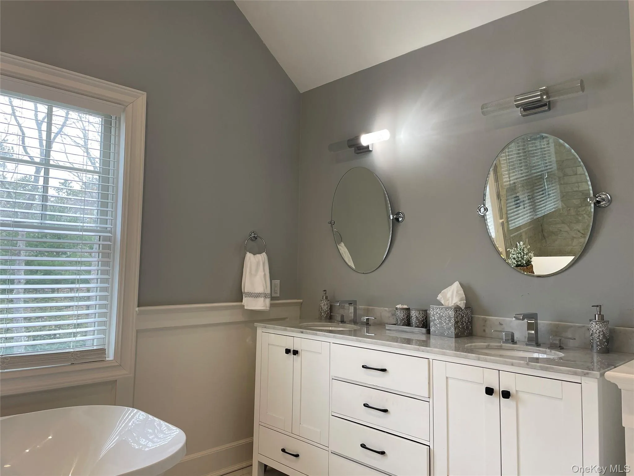 99 Spinney Road, Southampton, NY, 5 Bedrooms Bedrooms, 9 Rooms Rooms,4 BathroomsBathrooms,Residential Lease,For Rent,Spinney,0,977728 99 Spinney Road, Southampton, NY, 5 Bedrooms Bedrooms, 9 Rooms Rooms,4 BathroomsBathrooms,Residential Lease,For Rent,Spinney,0,977728