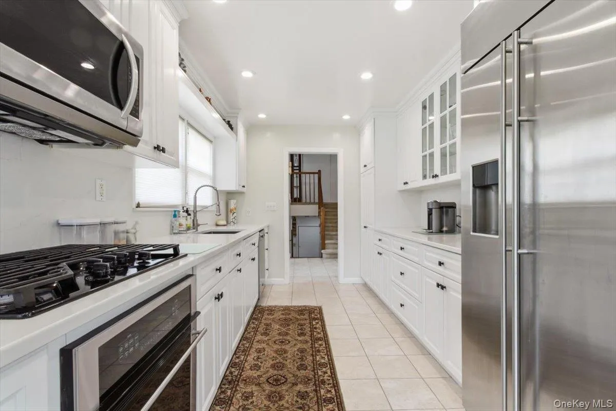 5 Avis Drive, New Rochelle, NY, 3 Bedrooms Bedrooms, 8 Rooms Rooms,3 BathroomsBathrooms,Residential,For Rent,Avis,0,977729 5 Avis Drive, New Rochelle, NY, 3 Bedrooms Bedrooms, 8 Rooms Rooms,3 BathroomsBathrooms,Residential,For Rent,Avis,0,977729