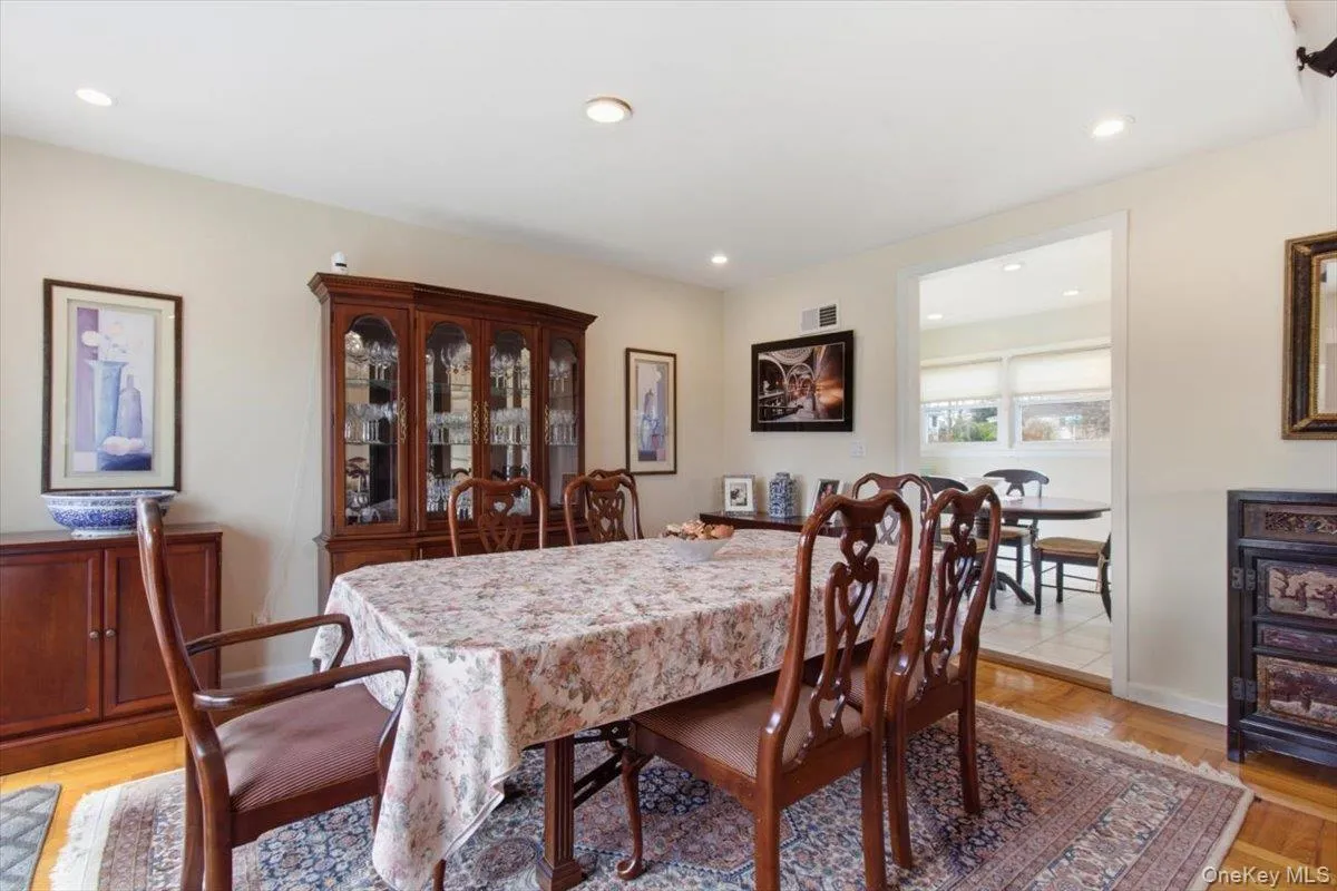 5 Avis Drive, New Rochelle, NY, 3 Bedrooms Bedrooms, 8 Rooms Rooms,3 BathroomsBathrooms,Residential,For Rent,Avis,0,977729 5 Avis Drive, New Rochelle, NY, 3 Bedrooms Bedrooms, 8 Rooms Rooms,3 BathroomsBathrooms,Residential,For Rent,Avis,0,977729