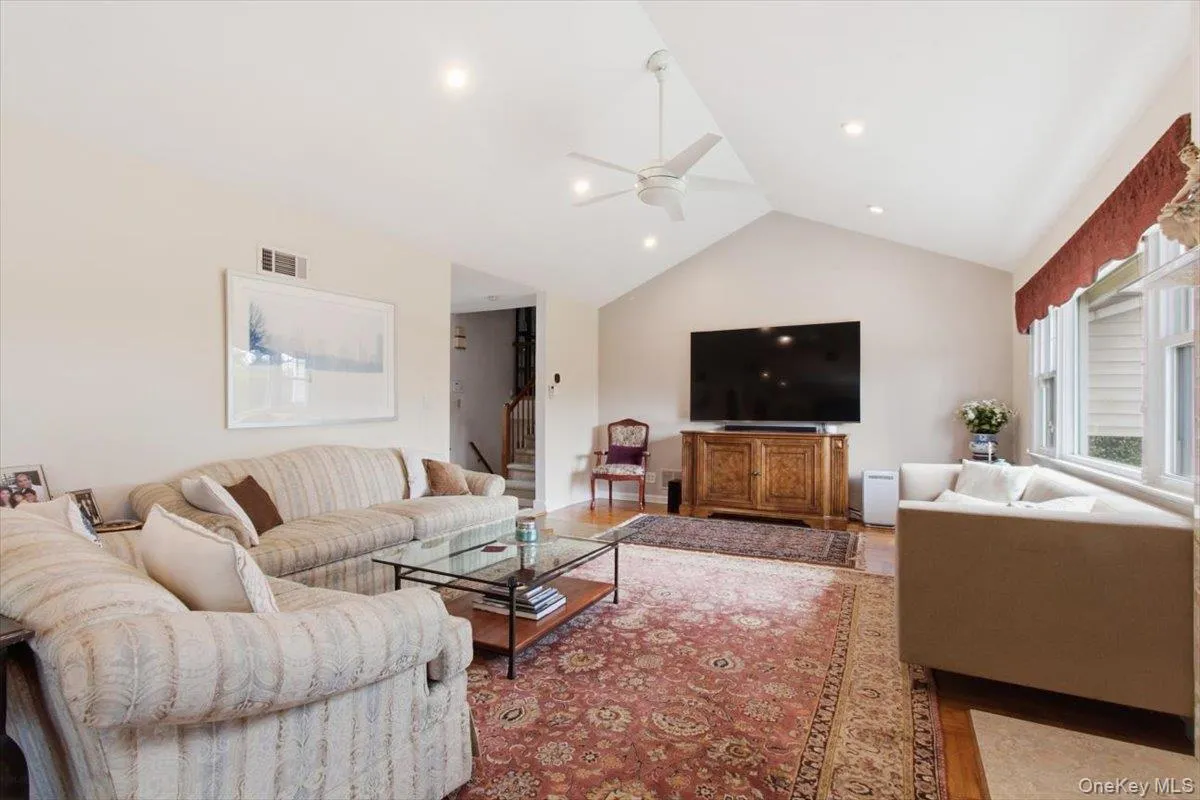 5 Avis Drive, New Rochelle, NY, 3 Bedrooms Bedrooms, 8 Rooms Rooms,3 BathroomsBathrooms,Residential,For Rent,Avis,0,977729 5 Avis Drive, New Rochelle, NY, 3 Bedrooms Bedrooms, 8 Rooms Rooms,3 BathroomsBathrooms,Residential,For Rent,Avis,0,977729
