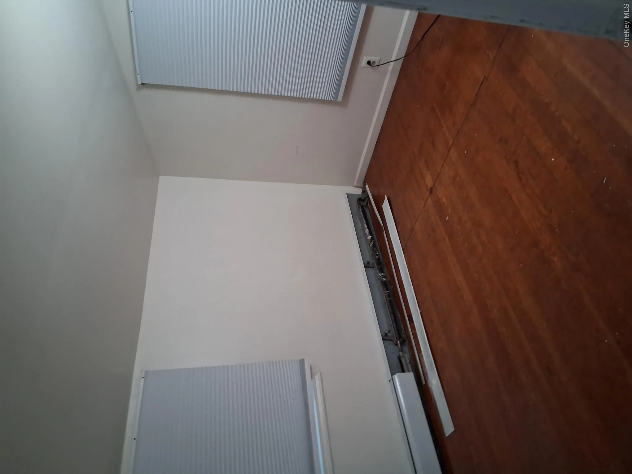 Open window space/hardwood floors. Ready and clean for move in quickly Open window space/hardwood floors. Ready and clean for move in quickly