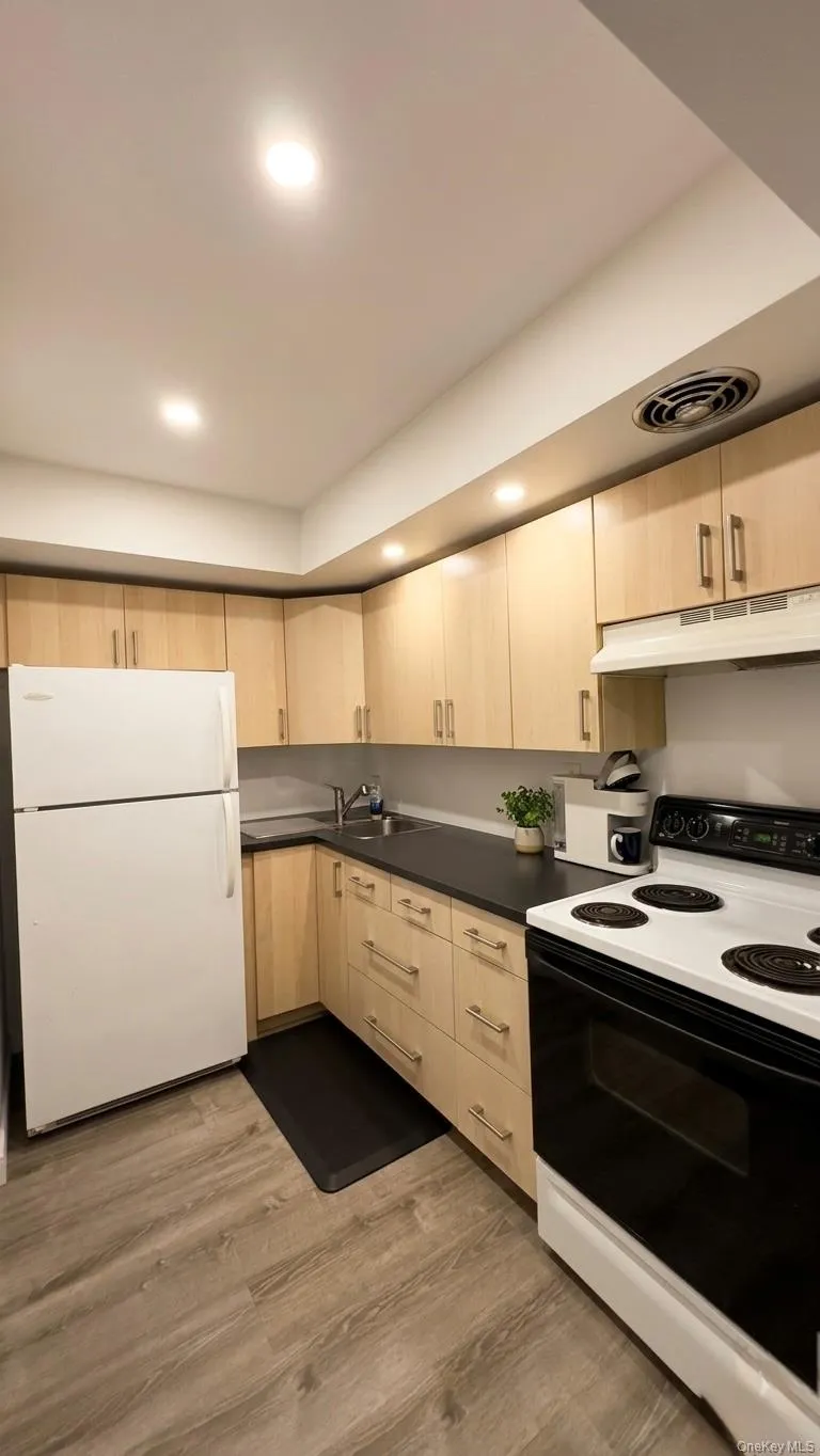 1639 156th Street, New York, NY, 1 Bedroom Bedrooms, 4 Rooms Rooms,1 BathroomBathrooms,Residential Lease,For Rent,156th,0,977777 1639 156th Street, New York, NY, 1 Bedroom Bedrooms, 4 Rooms Rooms,1 BathroomBathrooms,Residential Lease,For Rent,156th,0,977777