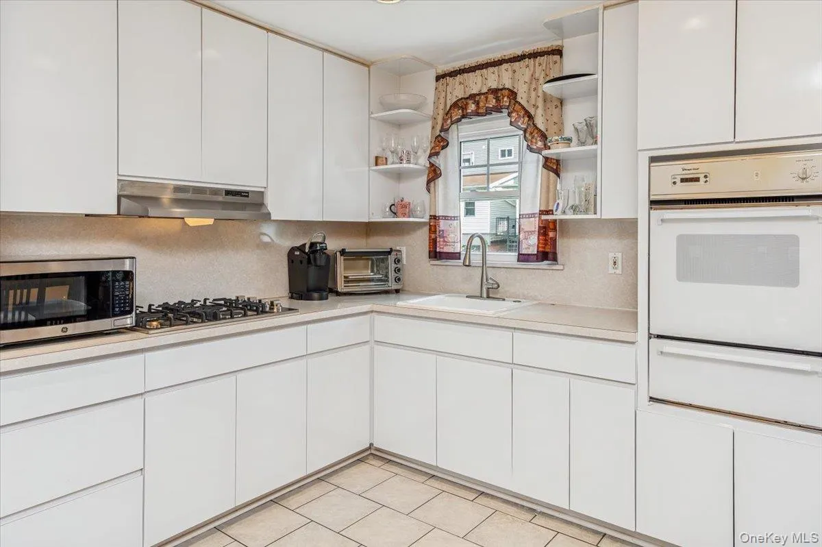 228 Calhoun Avenue, New York, NY, 4 Bedrooms Bedrooms, 7 Rooms Rooms,2 BathroomsBathrooms,Residential,For Rent,Calhoun,0,977782 228 Calhoun Avenue, New York, NY, 4 Bedrooms Bedrooms, 7 Rooms Rooms,2 BathroomsBathrooms,Residential,For Rent,Calhoun,0,977782