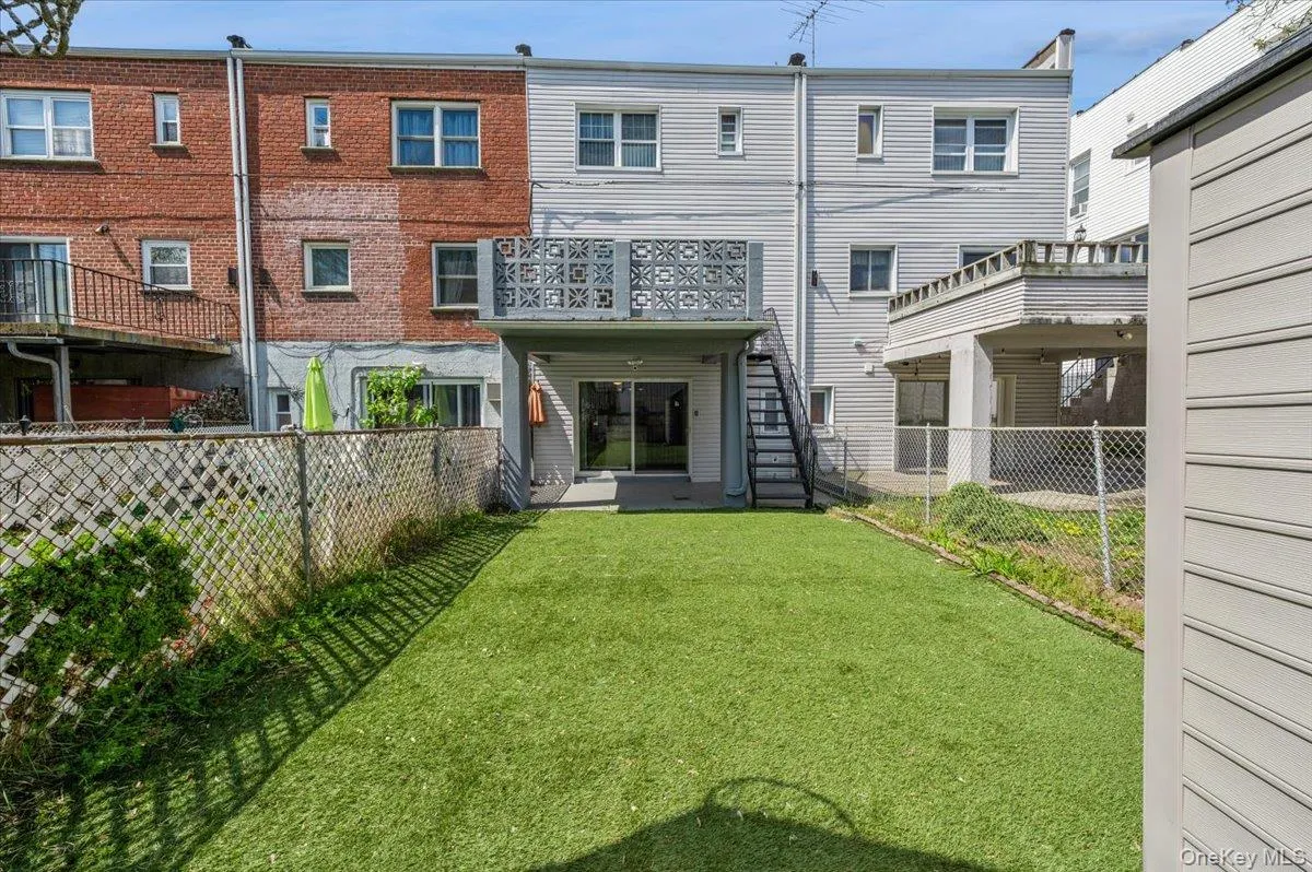 228 Calhoun Avenue, New York, NY, 4 Bedrooms Bedrooms, 7 Rooms Rooms,2 BathroomsBathrooms,Residential,For Rent,Calhoun,0,977782 228 Calhoun Avenue, New York, NY, 4 Bedrooms Bedrooms, 7 Rooms Rooms,2 BathroomsBathrooms,Residential,For Rent,Calhoun,0,977782
