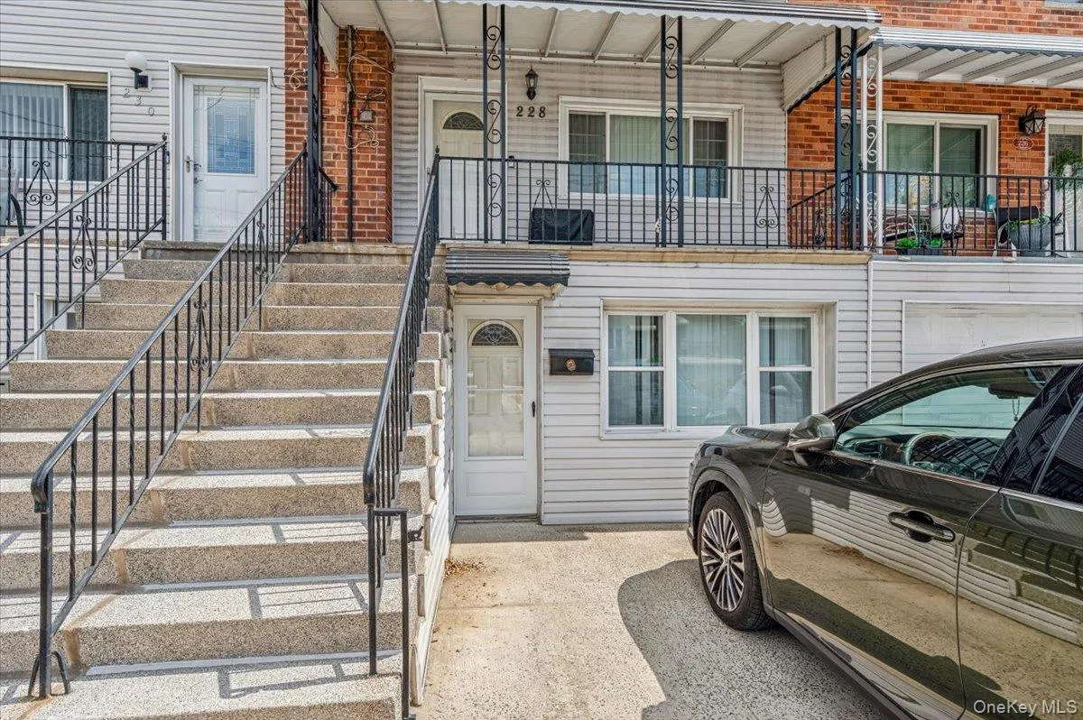 228 Calhoun Avenue, New York, NY, 4 Bedrooms Bedrooms, 7 Rooms Rooms,2 BathroomsBathrooms,Residential,For Rent,Calhoun,0,977782 228 Calhoun Avenue, New York, NY, 4 Bedrooms Bedrooms, 7 Rooms Rooms,2 BathroomsBathrooms,Residential,For Rent,Calhoun,0,977782