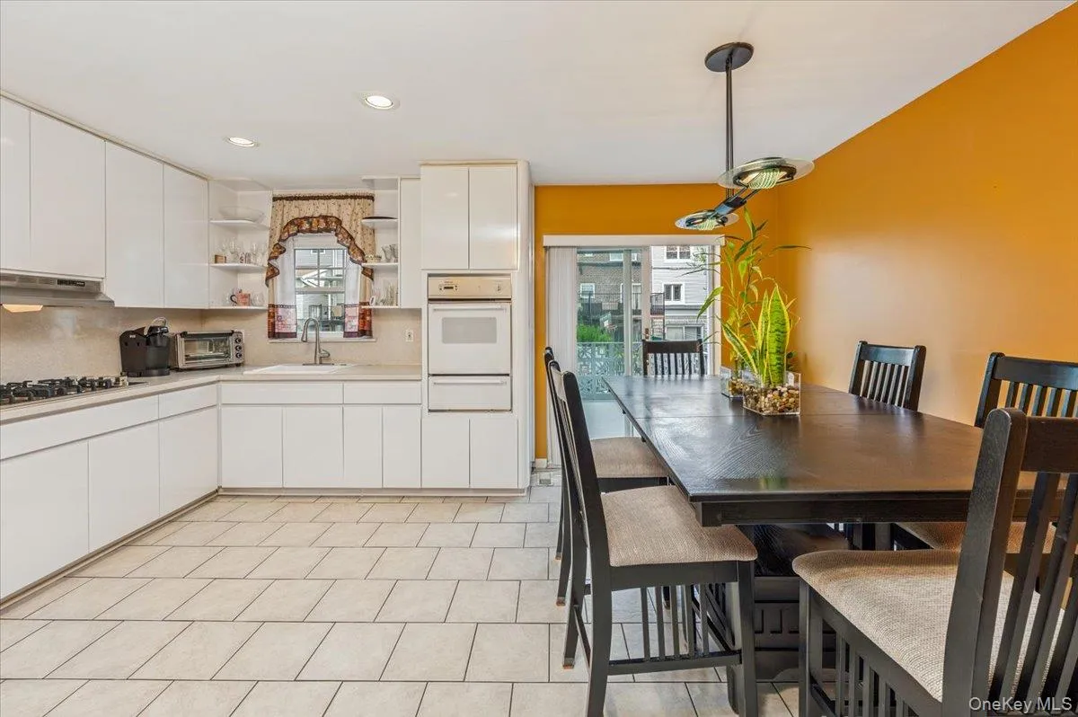 228 Calhoun Avenue, New York, NY, 4 Bedrooms Bedrooms, 7 Rooms Rooms,2 BathroomsBathrooms,Residential,For Rent,Calhoun,0,977782 228 Calhoun Avenue, New York, NY, 4 Bedrooms Bedrooms, 7 Rooms Rooms,2 BathroomsBathrooms,Residential,For Rent,Calhoun,0,977782