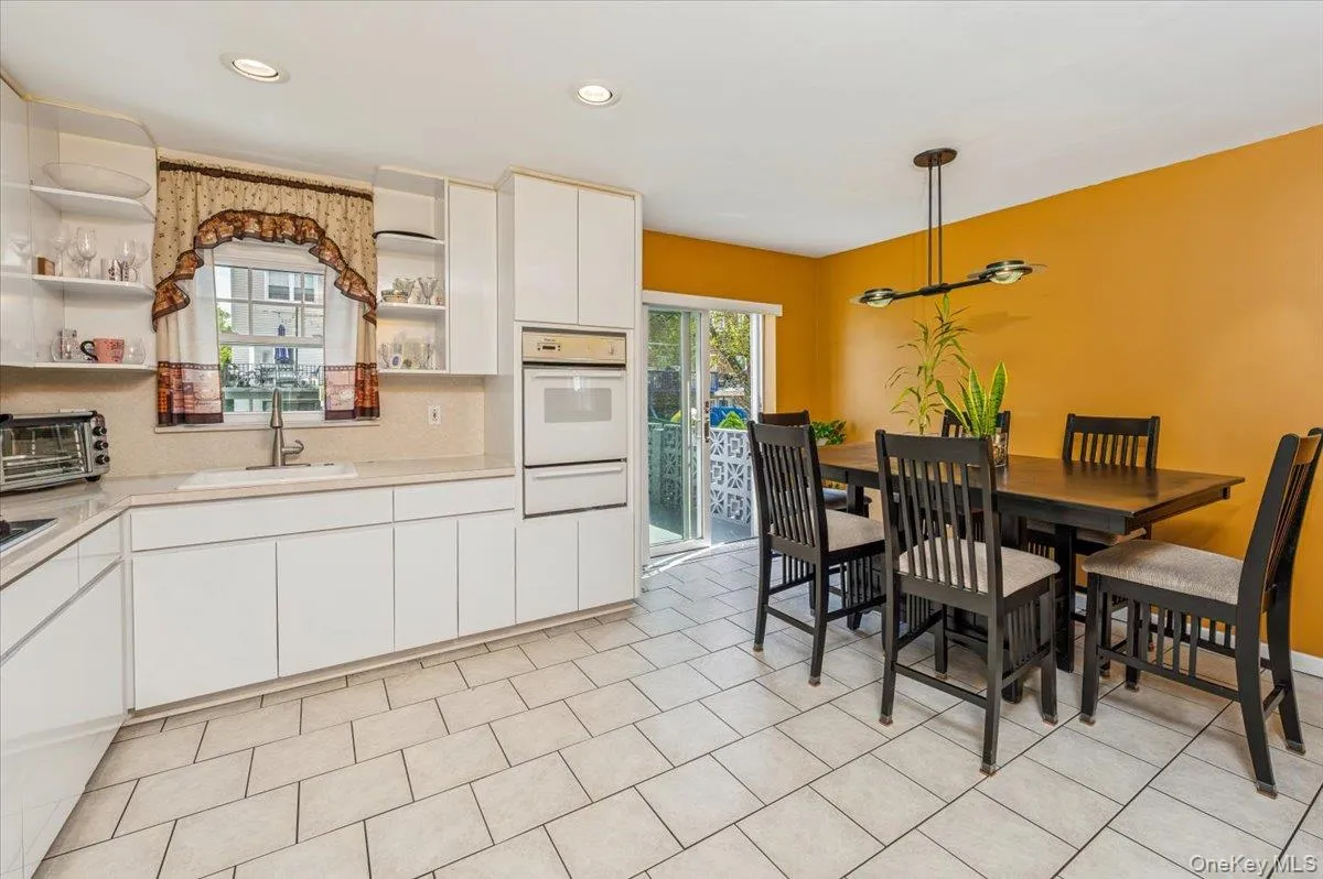 228 Calhoun Avenue, New York, NY, 4 Bedrooms Bedrooms, 7 Rooms Rooms,2 BathroomsBathrooms,Residential,For Rent,Calhoun,0,977782 228 Calhoun Avenue, New York, NY, 4 Bedrooms Bedrooms, 7 Rooms Rooms,2 BathroomsBathrooms,Residential,For Rent,Calhoun,0,977782