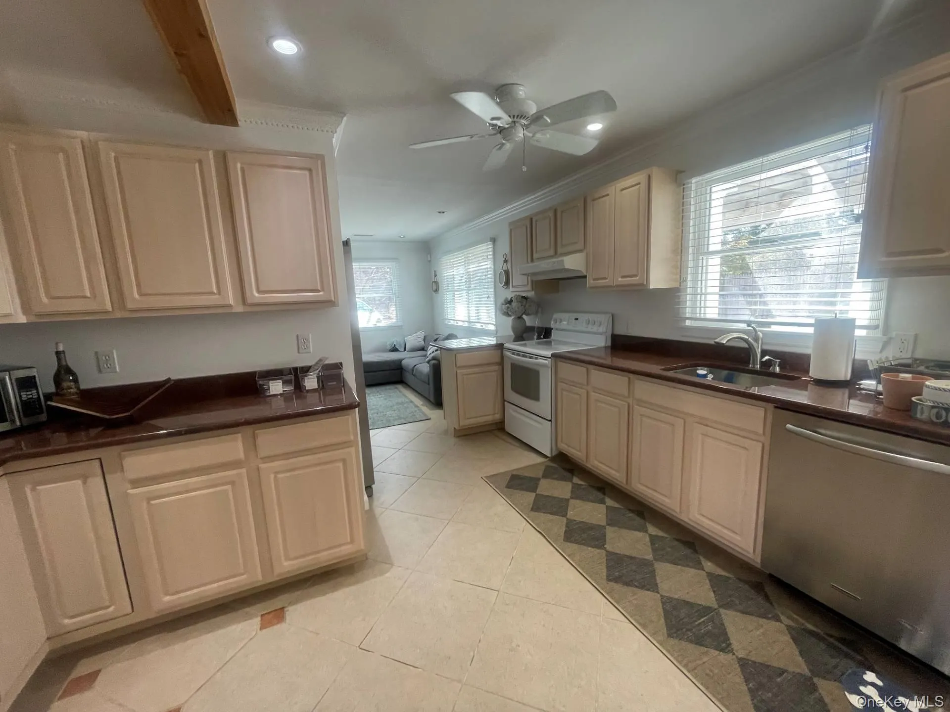 35 Maple Street, Southampton, NY, 3 Bedrooms Bedrooms, 7 Rooms Rooms,2 BathroomsBathrooms,Residential Lease,For Rent,Maple,0,977819 35 Maple Street, Southampton, NY, 3 Bedrooms Bedrooms, 7 Rooms Rooms,2 BathroomsBathrooms,Residential Lease,For Rent,Maple,0,977819