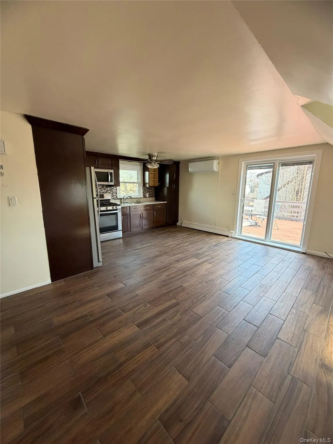 133 Elm Street, Hempstead, NY, 1 Bedroom Bedrooms, 2 Rooms Rooms,1 BathroomBathrooms,Residential Lease,For Rent,Elm,0,977821 133 Elm Street, Hempstead, NY, 1 Bedroom Bedrooms, 2 Rooms Rooms,1 BathroomBathrooms,Residential Lease,For Rent,Elm,0,977821