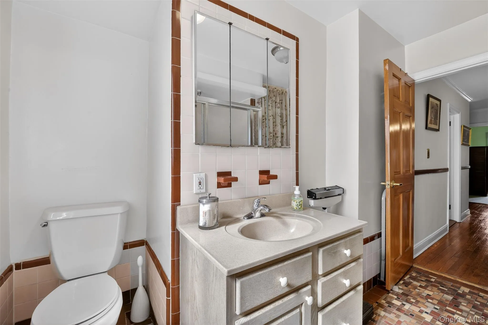 85-12 65th Drive, New York, NY, 3 Bedrooms Bedrooms, 6 Rooms Rooms,2 BathroomsBathrooms,Residential,For Rent,65th,0,977829 85-12 65th Drive, New York, NY, 3 Bedrooms Bedrooms, 6 Rooms Rooms,2 BathroomsBathrooms,Residential,For Rent,65th,0,977829