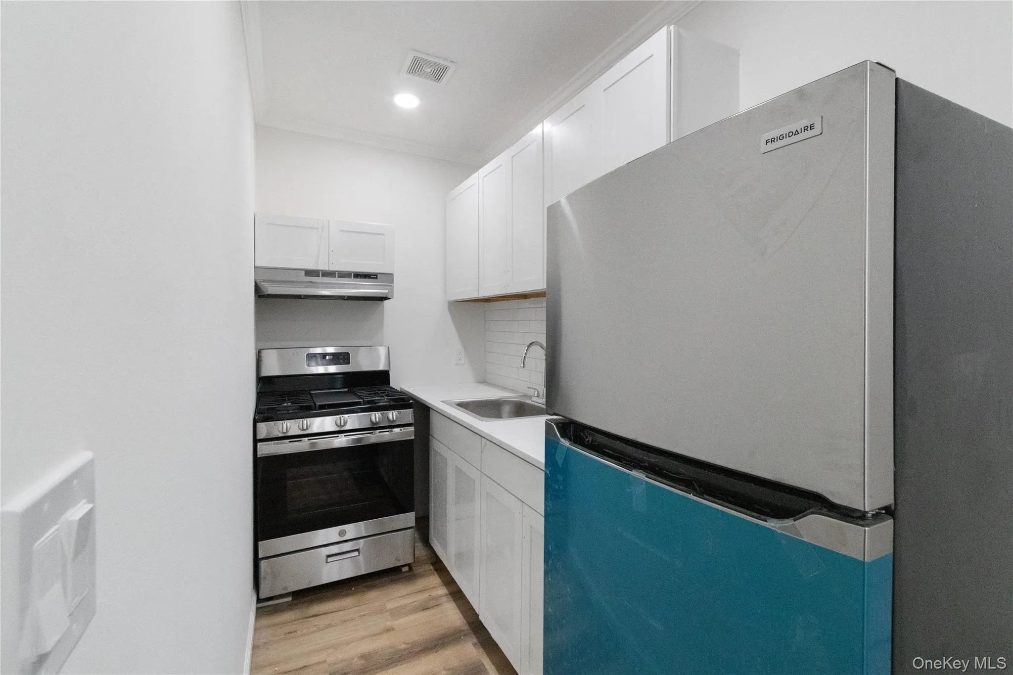 21-29 Audrey Avenue, Oyster Bay, NY, 1 Bedroom Bedrooms, 3 Rooms Rooms,1 BathroomBathrooms,Residential Lease,For Rent,Audrey,0,977837 21-29 Audrey Avenue, Oyster Bay, NY, 1 Bedroom Bedrooms, 3 Rooms Rooms,1 BathroomBathrooms,Residential Lease,For Rent,Audrey,0,977837