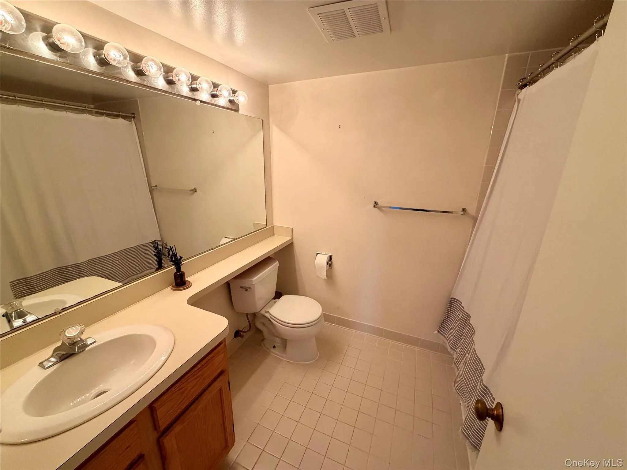 The full second bath features a wide vanity with an oversized mirror and a tub/shower combination, clean and ready for use. The full second bath features a wide vanity with an oversized mirror and a tub/shower combination, clean and ready for use.