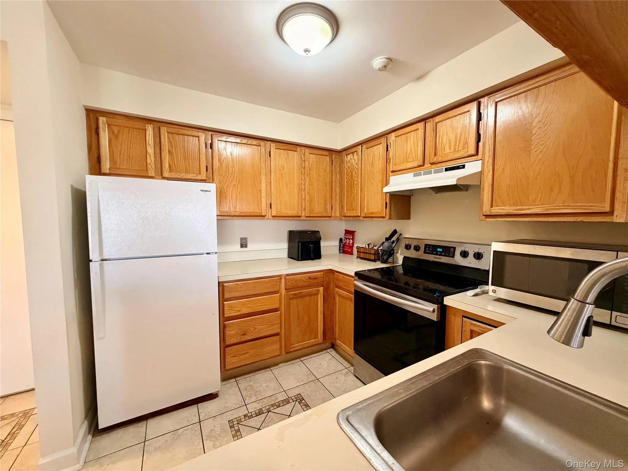 The spacious kitchen offers generous cabinetry, ample counter space, and a stainless steel range, giving you everything you need to cook and entertain with ease. The spacious kitchen offers generous cabinetry, ample counter space, and a stainless steel range, giving you everything you need to cook and entertain with ease.