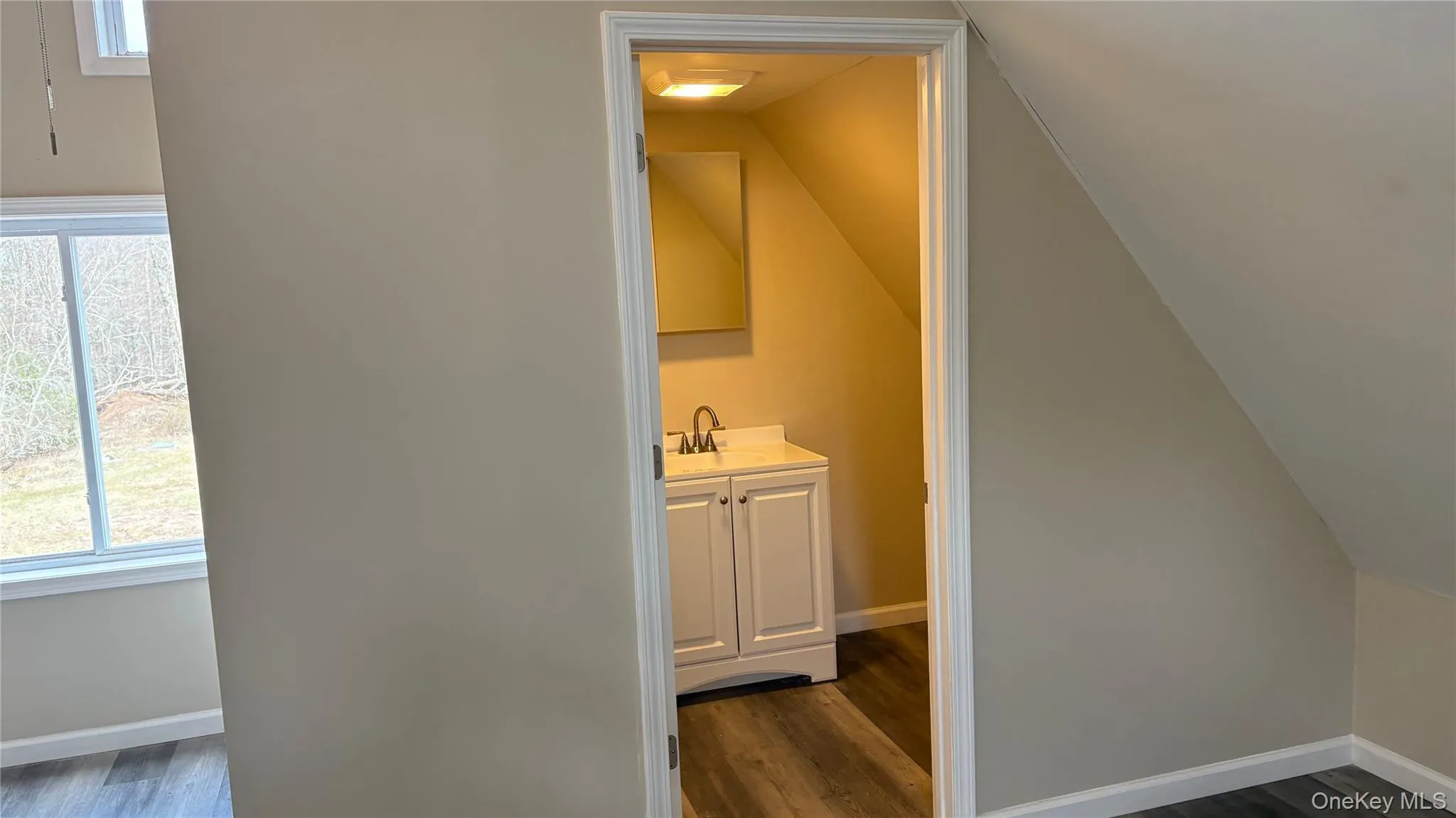 Loft with full bathrooom Loft with full bathrooom