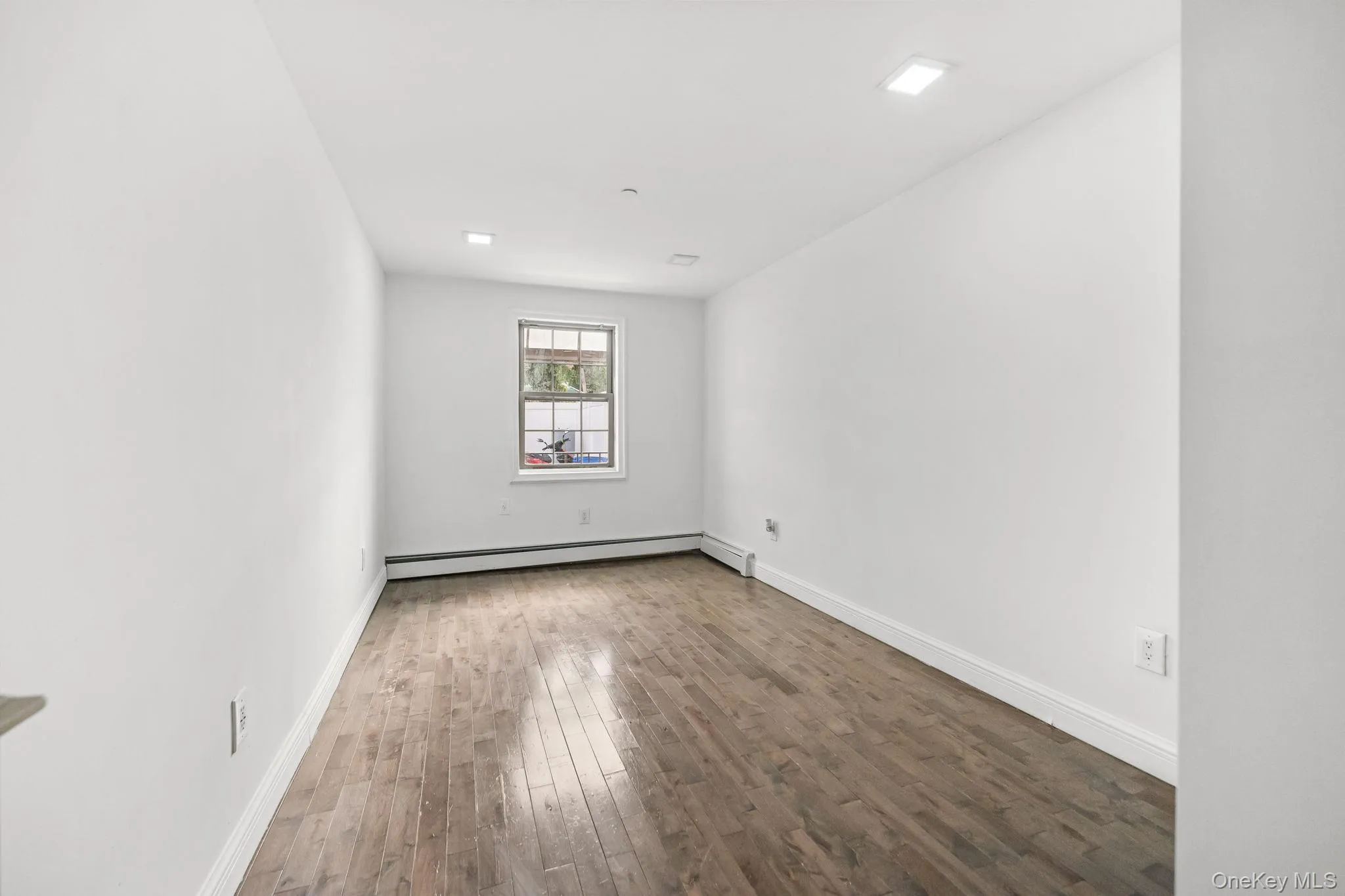 4828 Barnes Avenue, New York, NY, 3 Bedrooms Bedrooms, 6 Rooms Rooms,1 BathroomBathrooms,Residential Lease,For Rent,Barnes,0,977880 4828 Barnes Avenue, New York, NY, 3 Bedrooms Bedrooms, 6 Rooms Rooms,1 BathroomBathrooms,Residential Lease,For Rent,Barnes,0,977880