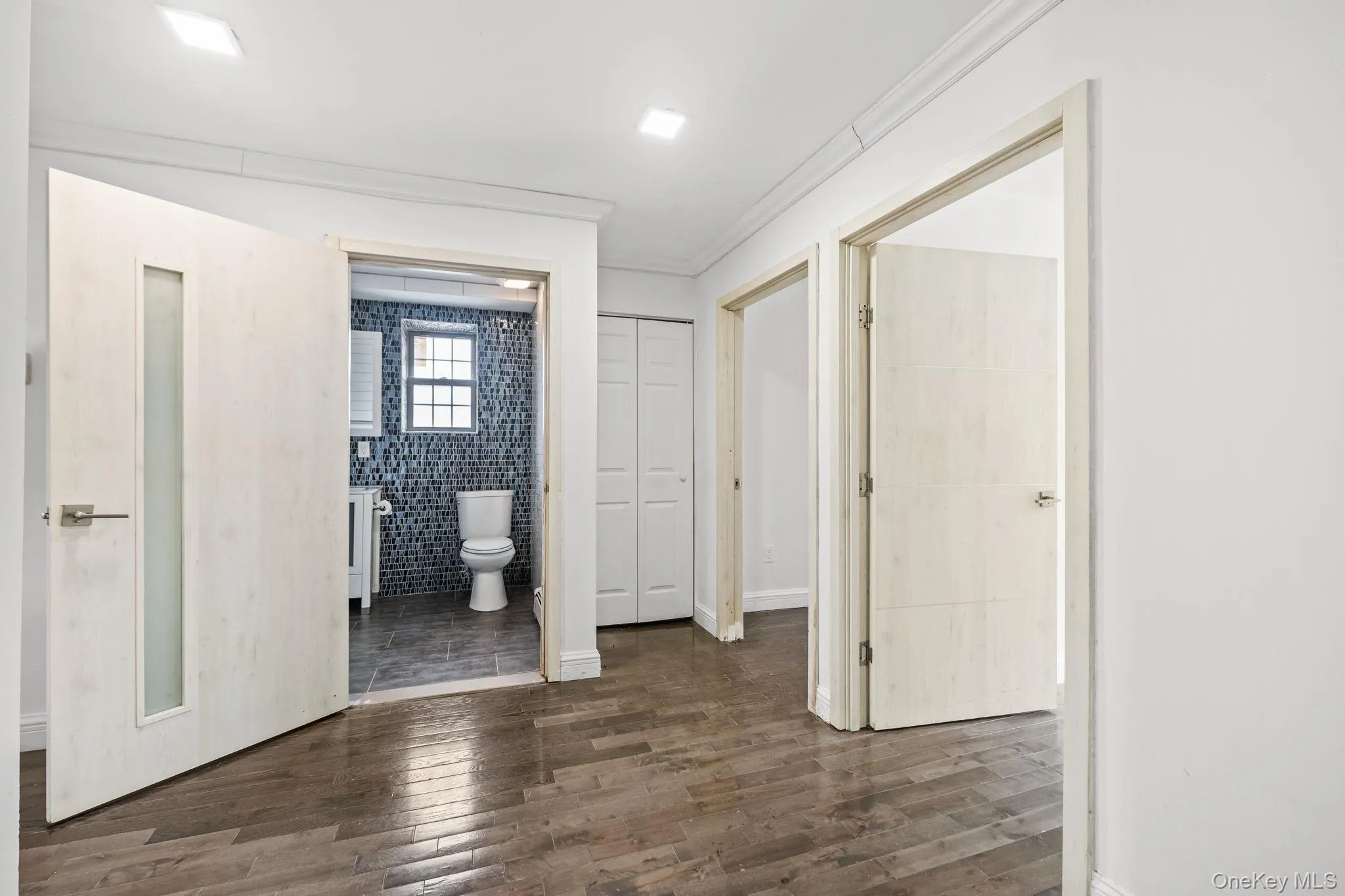 4828 Barnes Avenue, New York, NY, 3 Bedrooms Bedrooms, 6 Rooms Rooms,1 BathroomBathrooms,Residential Lease,For Rent,Barnes,0,977880 4828 Barnes Avenue, New York, NY, 3 Bedrooms Bedrooms, 6 Rooms Rooms,1 BathroomBathrooms,Residential Lease,For Rent,Barnes,0,977880