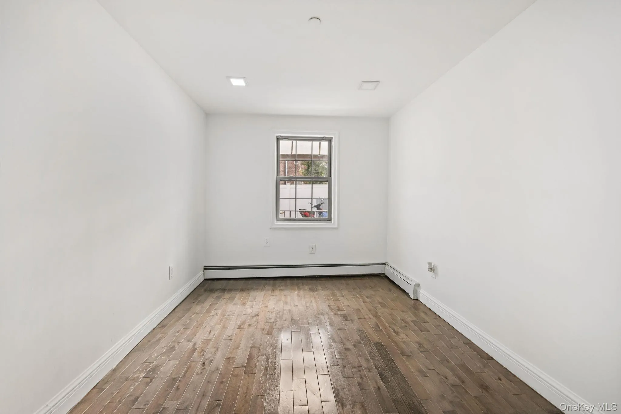 4828 Barnes Avenue, New York, NY, 3 Bedrooms Bedrooms, 6 Rooms Rooms,1 BathroomBathrooms,Residential Lease,For Rent,Barnes,0,977880 4828 Barnes Avenue, New York, NY, 3 Bedrooms Bedrooms, 6 Rooms Rooms,1 BathroomBathrooms,Residential Lease,For Rent,Barnes,0,977880