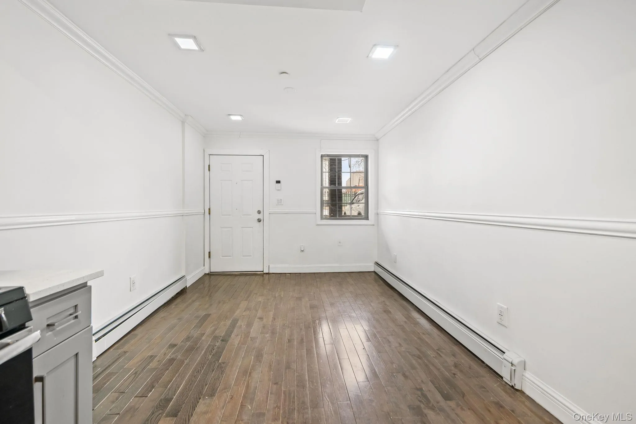 4828 Barnes Avenue, New York, NY, 3 Bedrooms Bedrooms, 6 Rooms Rooms,1 BathroomBathrooms,Residential Lease,For Rent,Barnes,0,977880 4828 Barnes Avenue, New York, NY, 3 Bedrooms Bedrooms, 6 Rooms Rooms,1 BathroomBathrooms,Residential Lease,For Rent,Barnes,0,977880