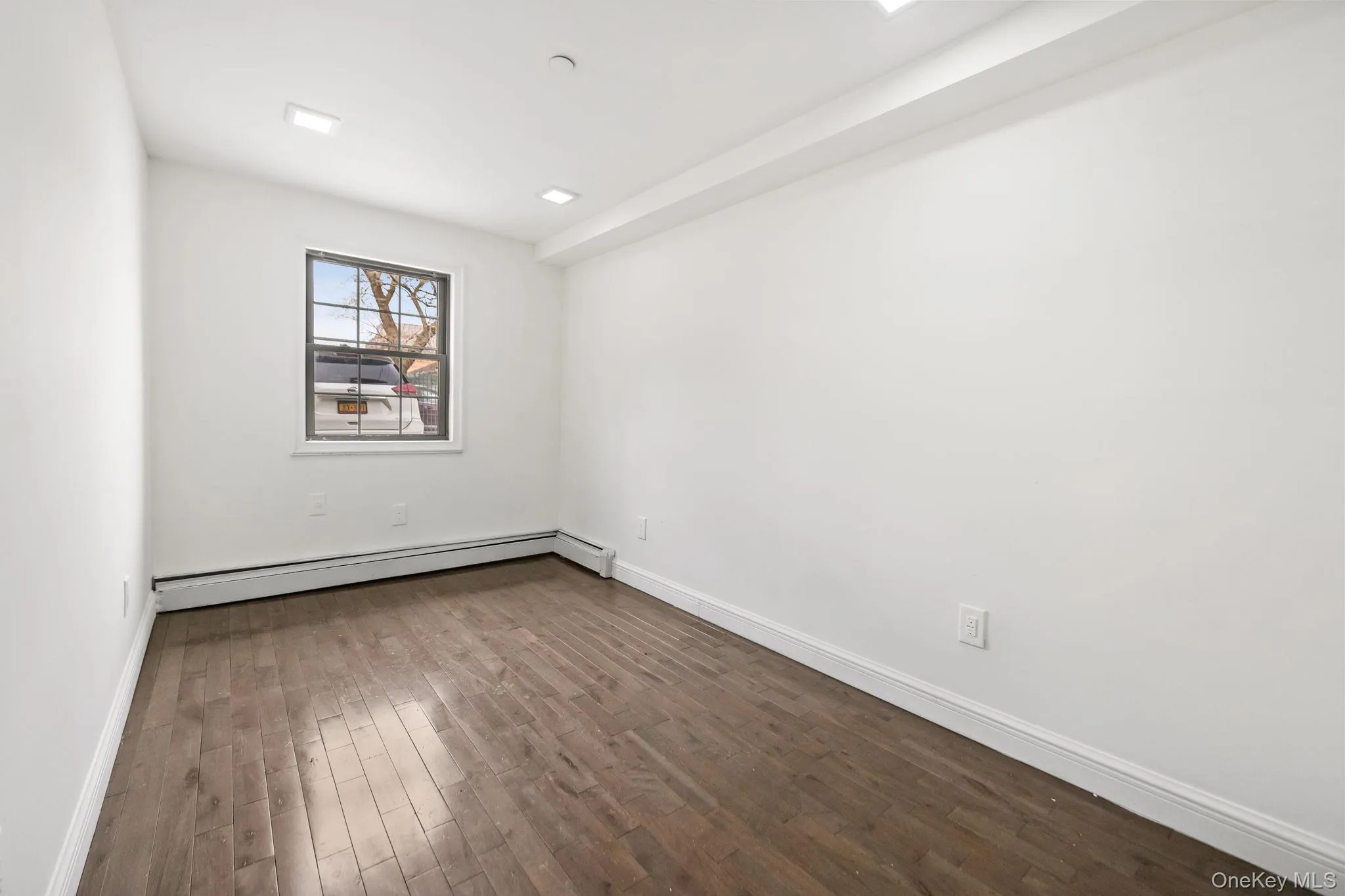 4828 Barnes Avenue, New York, NY, 3 Bedrooms Bedrooms, 6 Rooms Rooms,1 BathroomBathrooms,Residential Lease,For Rent,Barnes,0,977880 4828 Barnes Avenue, New York, NY, 3 Bedrooms Bedrooms, 6 Rooms Rooms,1 BathroomBathrooms,Residential Lease,For Rent,Barnes,0,977880