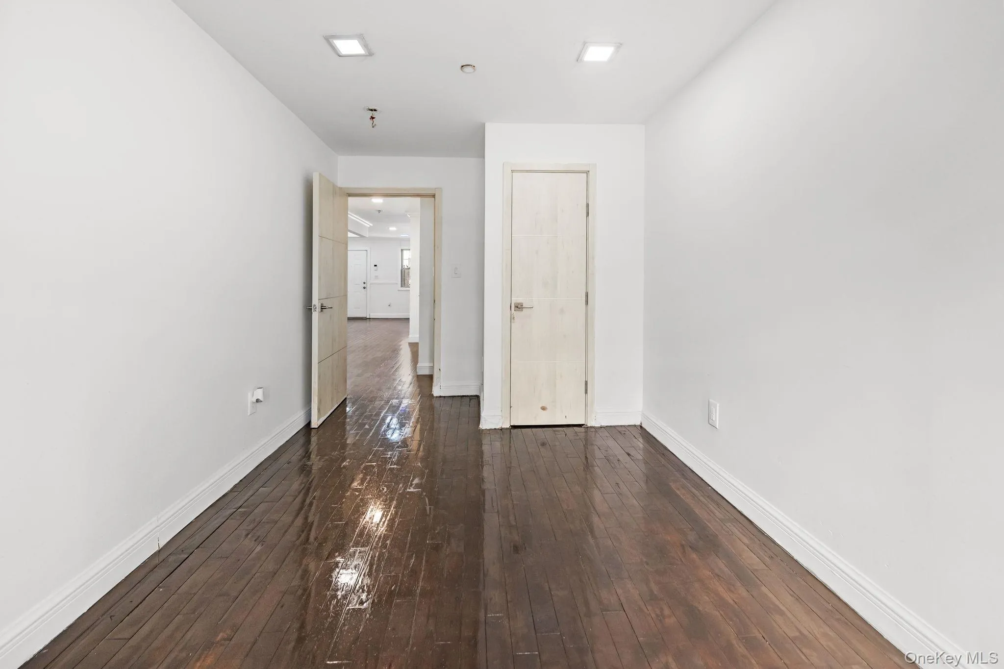 4828 Barnes Avenue, New York, NY, 3 Bedrooms Bedrooms, 6 Rooms Rooms,1 BathroomBathrooms,Residential Lease,For Rent,Barnes,0,977880 4828 Barnes Avenue, New York, NY, 3 Bedrooms Bedrooms, 6 Rooms Rooms,1 BathroomBathrooms,Residential Lease,For Rent,Barnes,0,977880