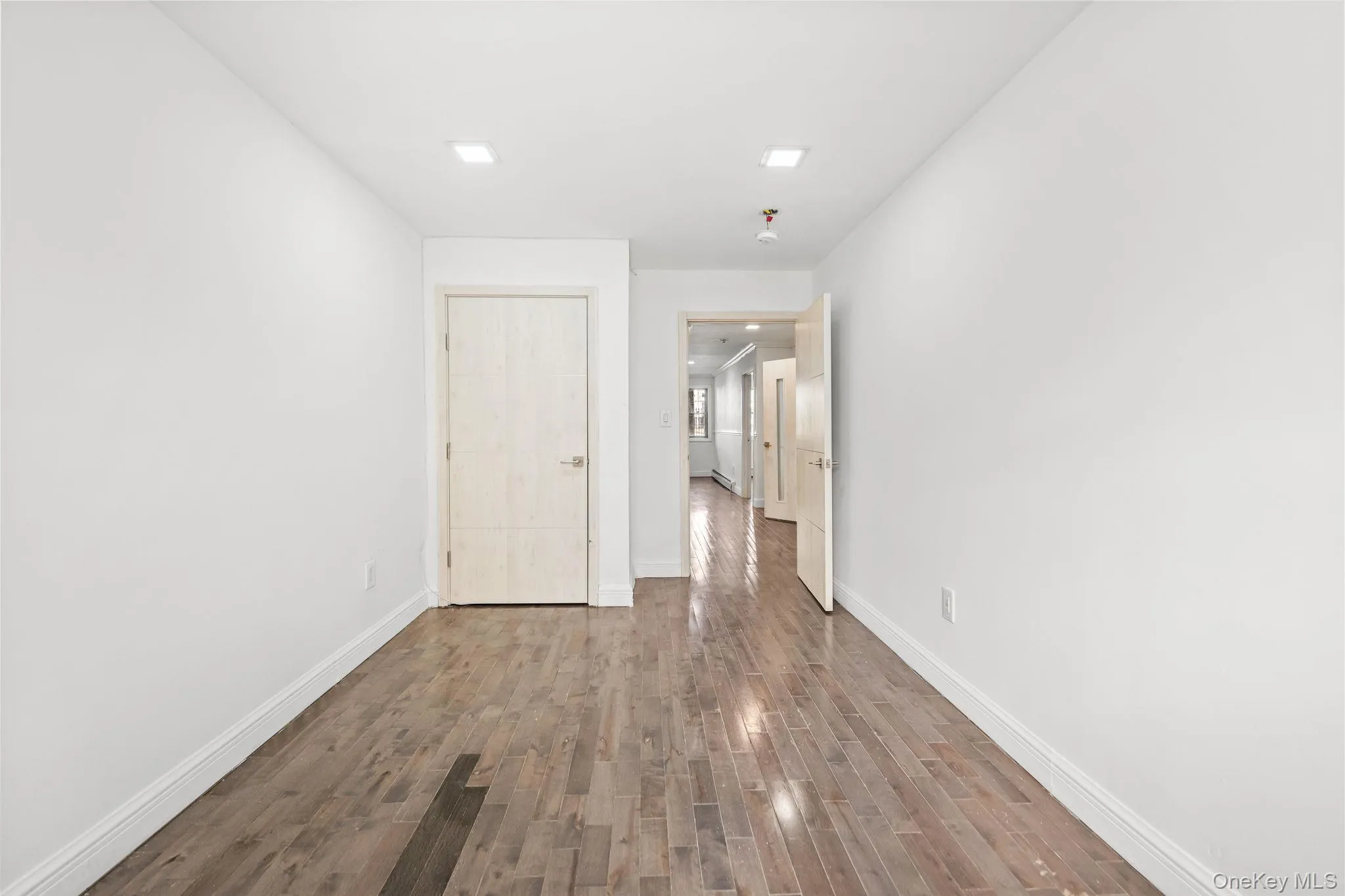 4828 Barnes Avenue, New York, NY, 3 Bedrooms Bedrooms, 6 Rooms Rooms,1 BathroomBathrooms,Residential Lease,For Rent,Barnes,0,977880 4828 Barnes Avenue, New York, NY, 3 Bedrooms Bedrooms, 6 Rooms Rooms,1 BathroomBathrooms,Residential Lease,For Rent,Barnes,0,977880
