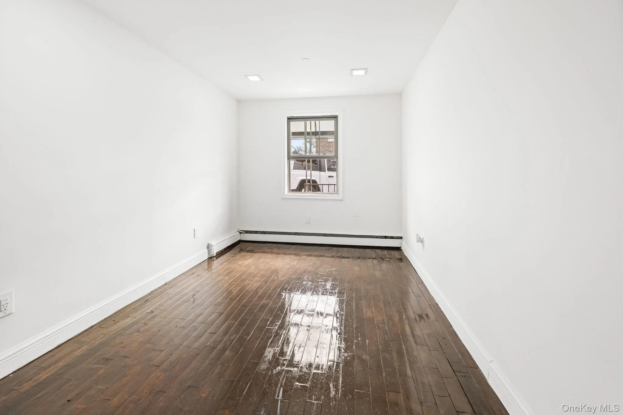 4828 Barnes Avenue, New York, NY, 3 Bedrooms Bedrooms, 6 Rooms Rooms,1 BathroomBathrooms,Residential Lease,For Rent,Barnes,0,977880 4828 Barnes Avenue, New York, NY, 3 Bedrooms Bedrooms, 6 Rooms Rooms,1 BathroomBathrooms,Residential Lease,For Rent,Barnes,0,977880