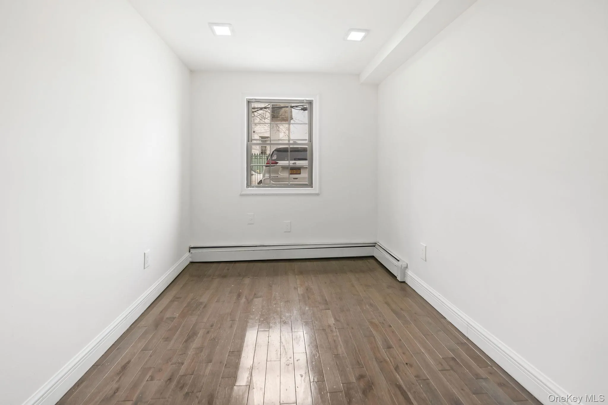 4828 Barnes Avenue, New York, NY, 3 Bedrooms Bedrooms, 6 Rooms Rooms,1 BathroomBathrooms,Residential Lease,For Rent,Barnes,0,977880 4828 Barnes Avenue, New York, NY, 3 Bedrooms Bedrooms, 6 Rooms Rooms,1 BathroomBathrooms,Residential Lease,For Rent,Barnes,0,977880