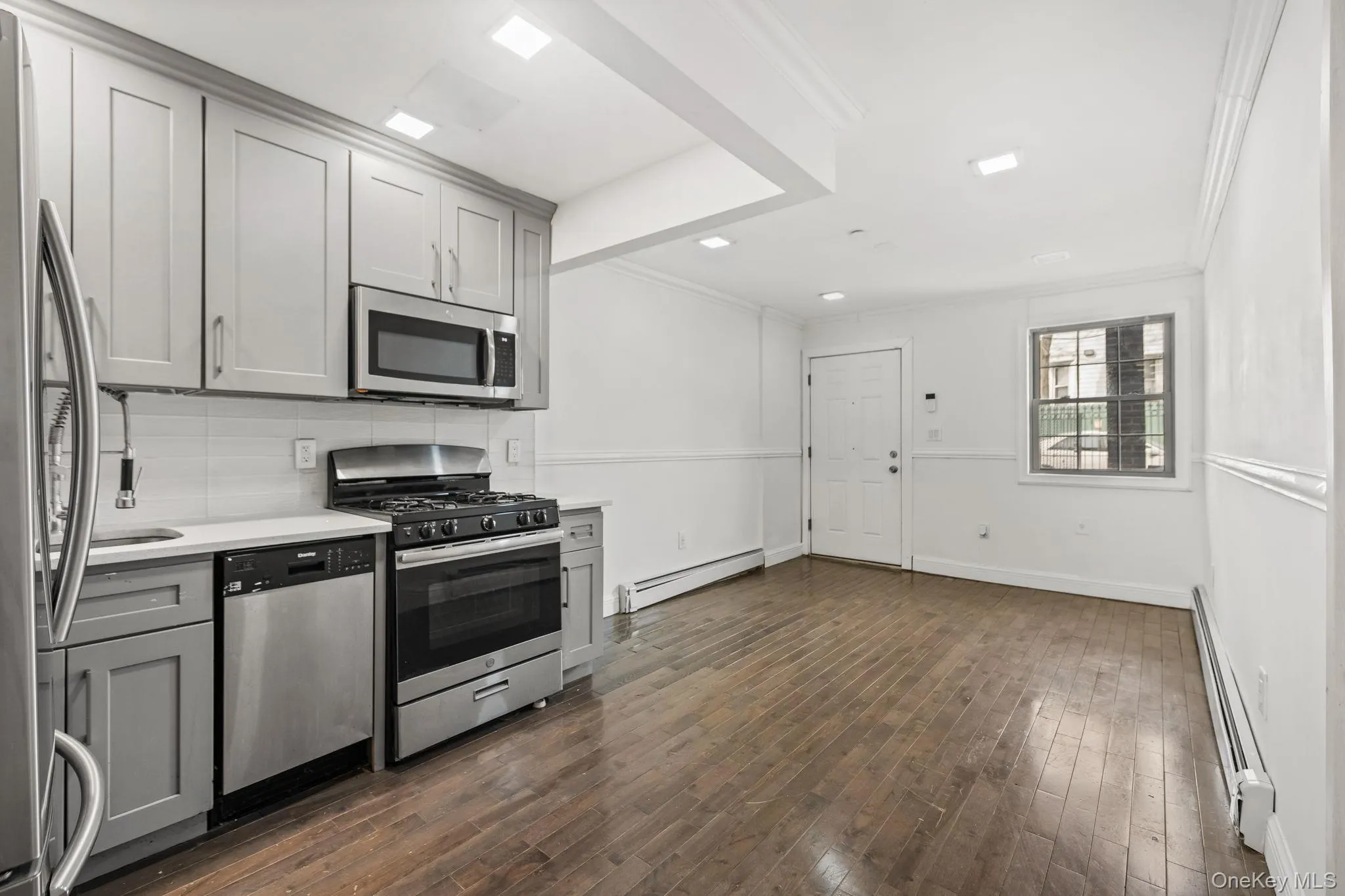 4828 Barnes Avenue, New York, NY, 3 Bedrooms Bedrooms, 6 Rooms Rooms,1 BathroomBathrooms,Residential Lease,For Rent,Barnes,0,977880 4828 Barnes Avenue, New York, NY, 3 Bedrooms Bedrooms, 6 Rooms Rooms,1 BathroomBathrooms,Residential Lease,For Rent,Barnes,0,977880