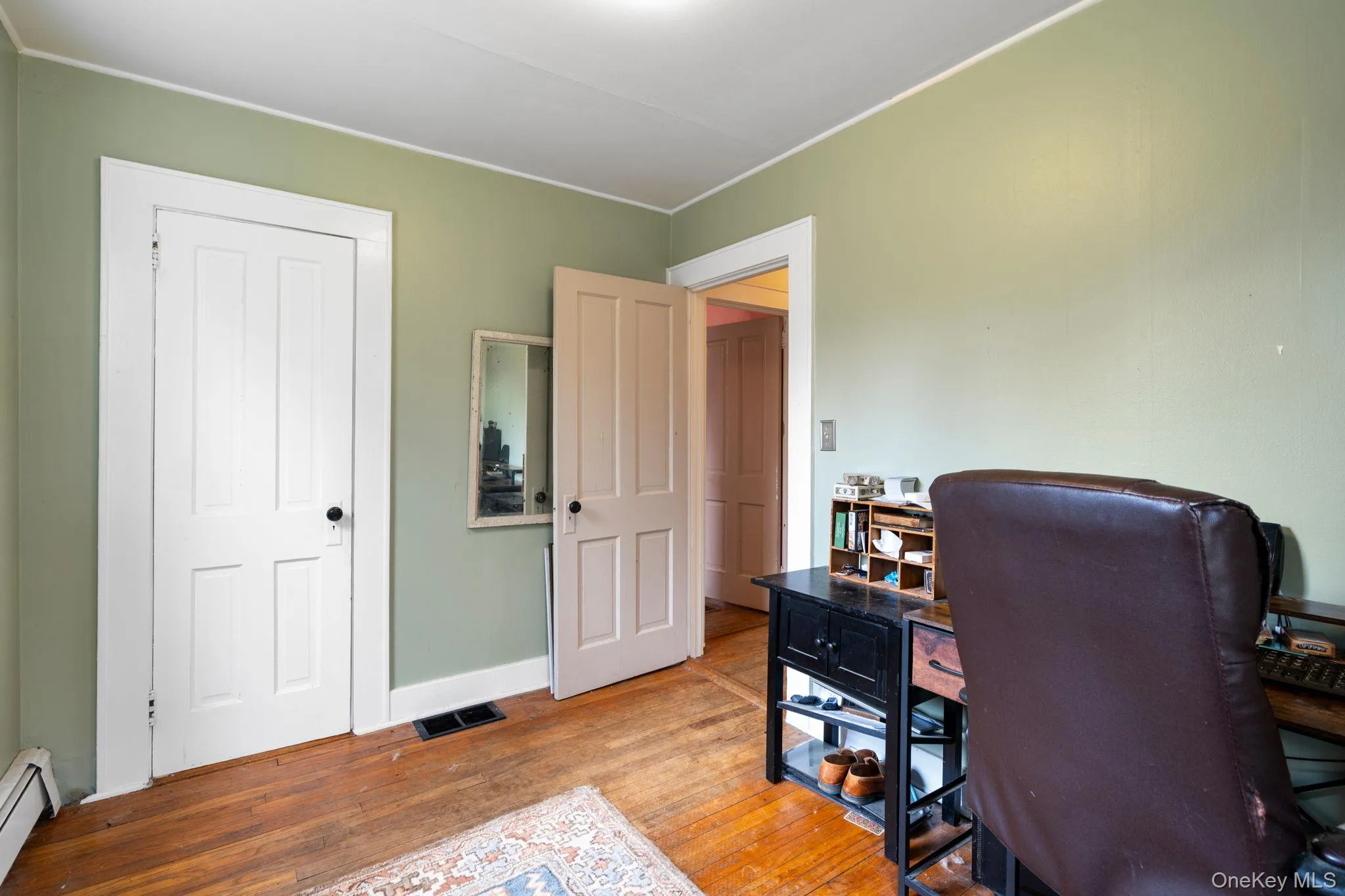Guest bedroom. Guest bedroom.