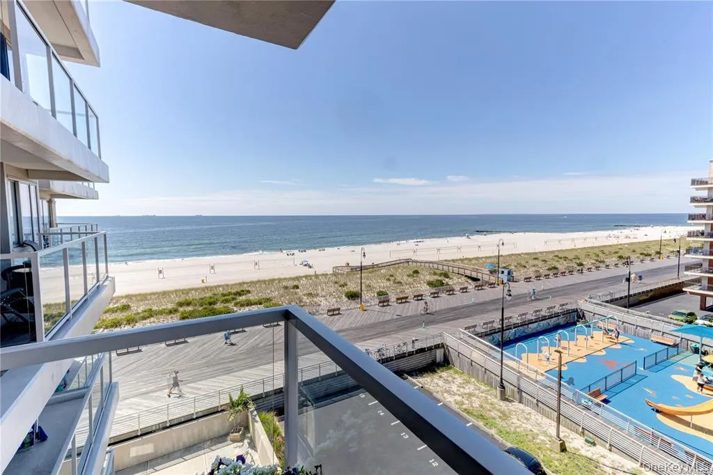 170 Broadway, Long Beach, NY, 1 Bedroom Bedrooms, 3 Rooms Rooms,1 BathroomBathrooms,Residential Lease,For Rent,Broadway,0,977936 170 Broadway, Long Beach, NY, 1 Bedroom Bedrooms, 3 Rooms Rooms,1 BathroomBathrooms,Residential Lease,For Rent,Broadway,0,977936