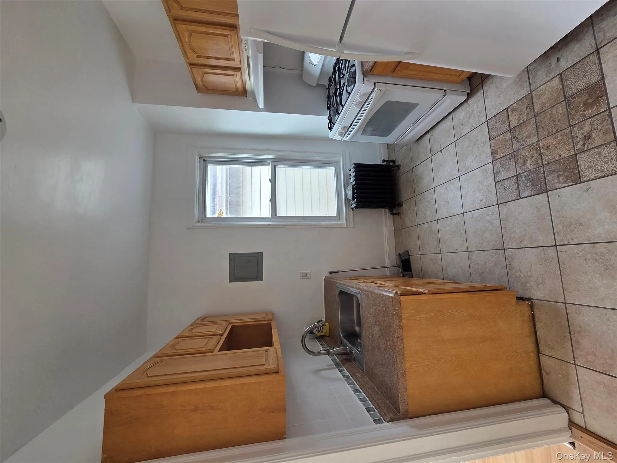 3561 Ropes Avenue, New York, NY, 3 Bedrooms Bedrooms, 5 Rooms Rooms,1 BathroomBathrooms,Residential Lease,For Rent,Ropes,0,977994 3561 Ropes Avenue, New York, NY, 3 Bedrooms Bedrooms, 5 Rooms Rooms,1 BathroomBathrooms,Residential Lease,For Rent,Ropes,0,977994