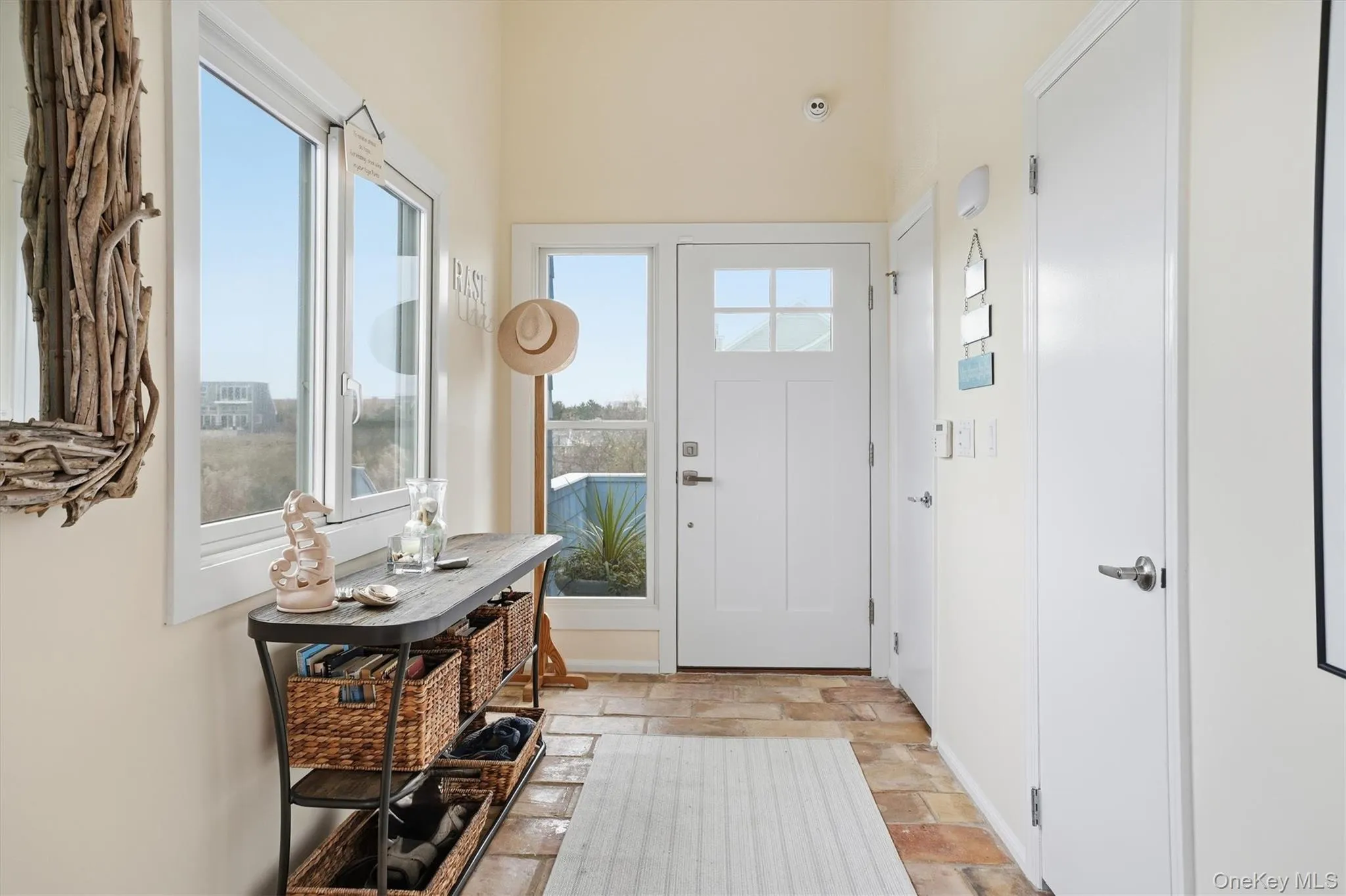Entry foyer - additional half bath Entry foyer - additional half bath