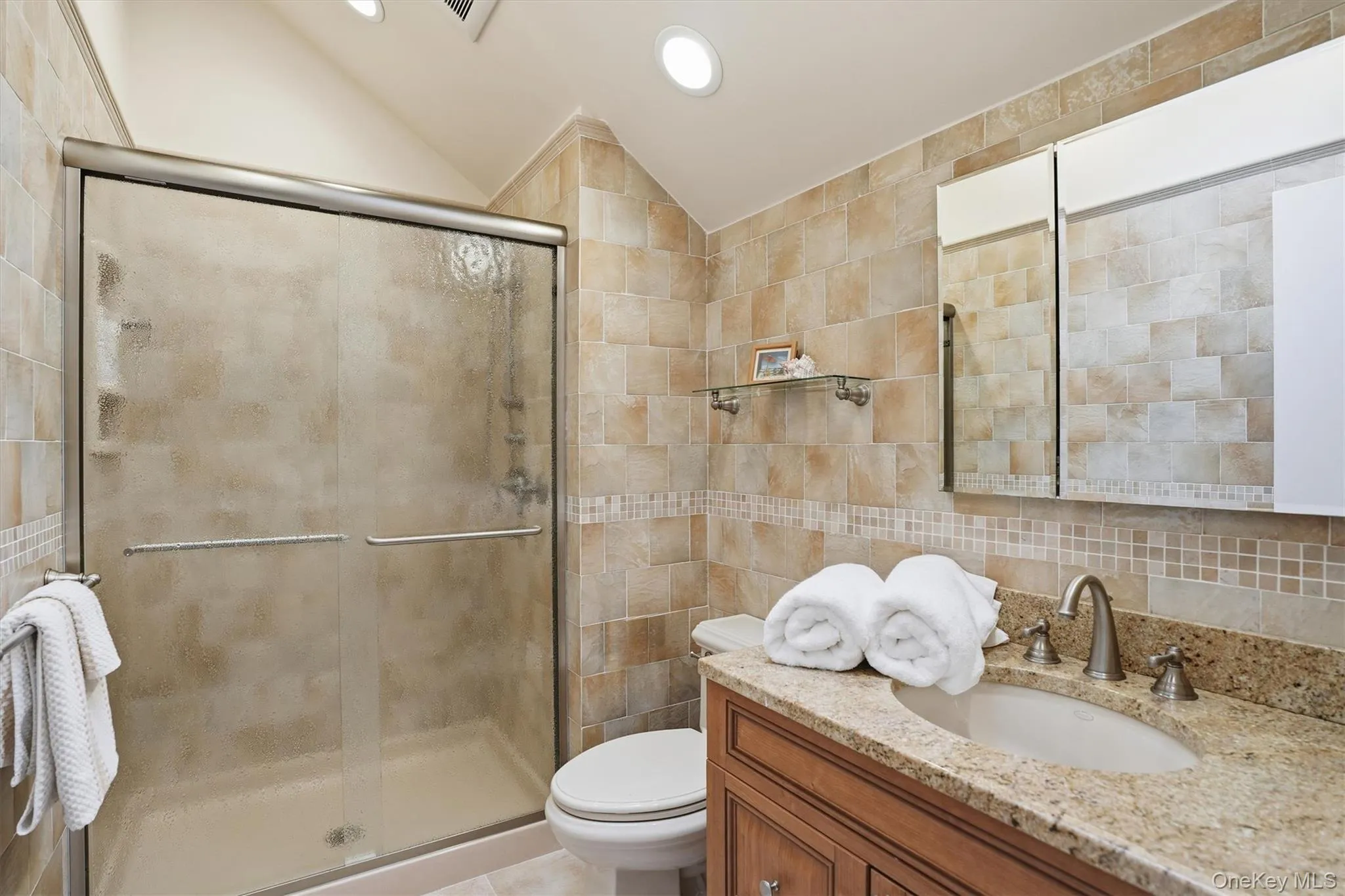 Spacious bathroom Spacious bathroom