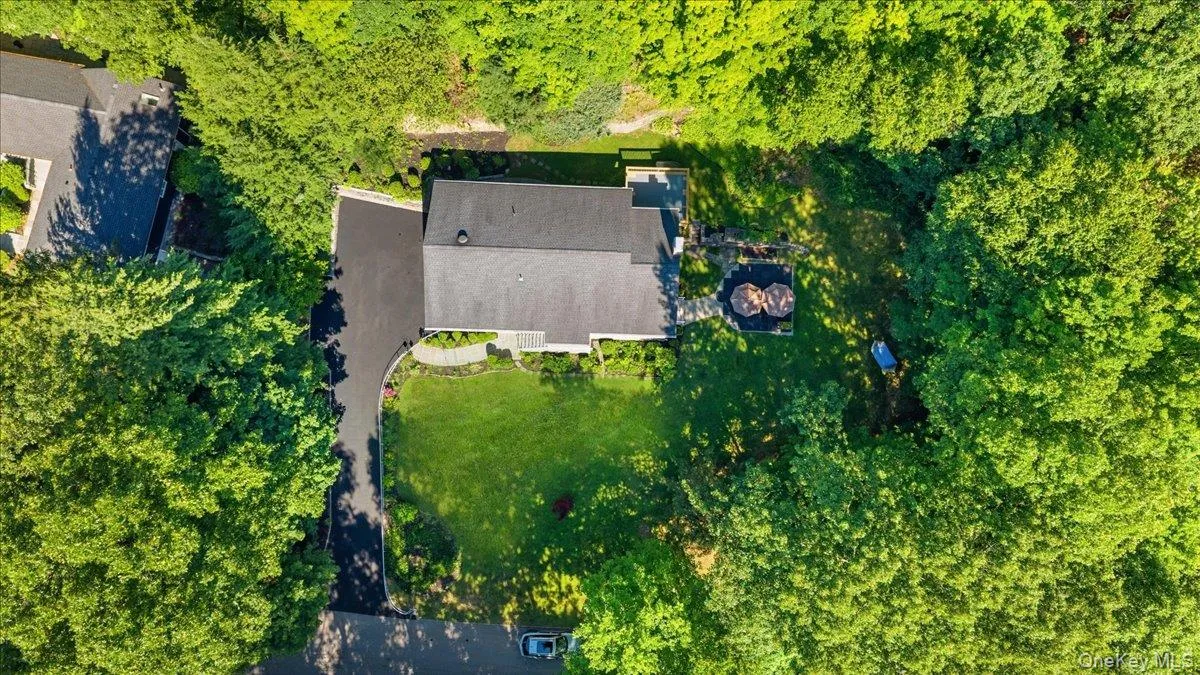 Aerial view of 46 Bacon Hill Rd, Pleasantville (Briarcliff Manor school district). Aerial view of 46 Bacon Hill Rd, Pleasantville (Briarcliff Manor school district).
