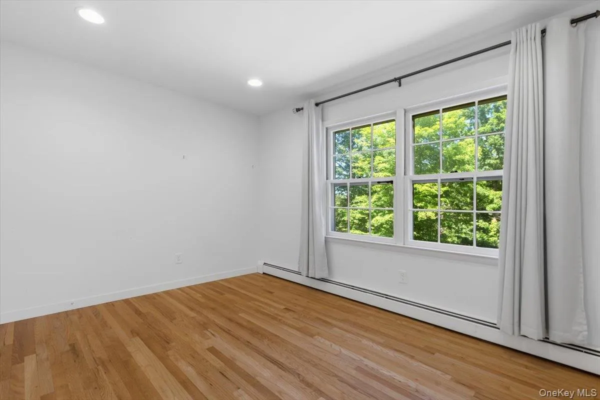Third Bedroom offers lots of wall space.. Third Bedroom offers lots of wall space..