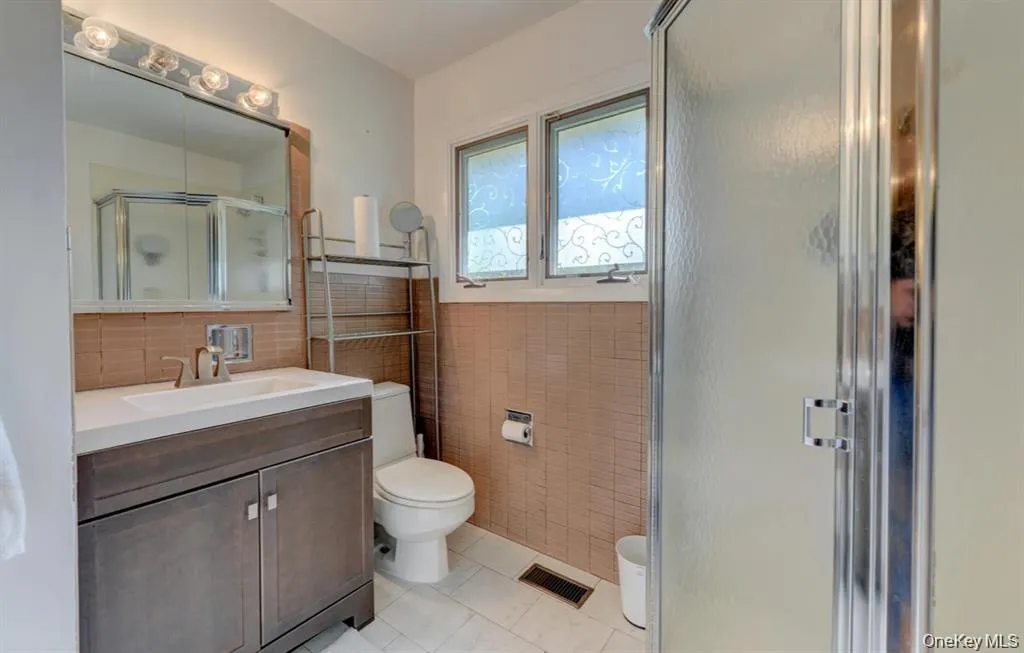 20 Cherry Lane, Oyster Bay, NY, 4 Bedrooms Bedrooms, 8 Rooms Rooms,3 BathroomsBathrooms,Residential Lease,For Rent,Cherry,0,978039 20 Cherry Lane, Oyster Bay, NY, 4 Bedrooms Bedrooms, 8 Rooms Rooms,3 BathroomsBathrooms,Residential Lease,For Rent,Cherry,0,978039