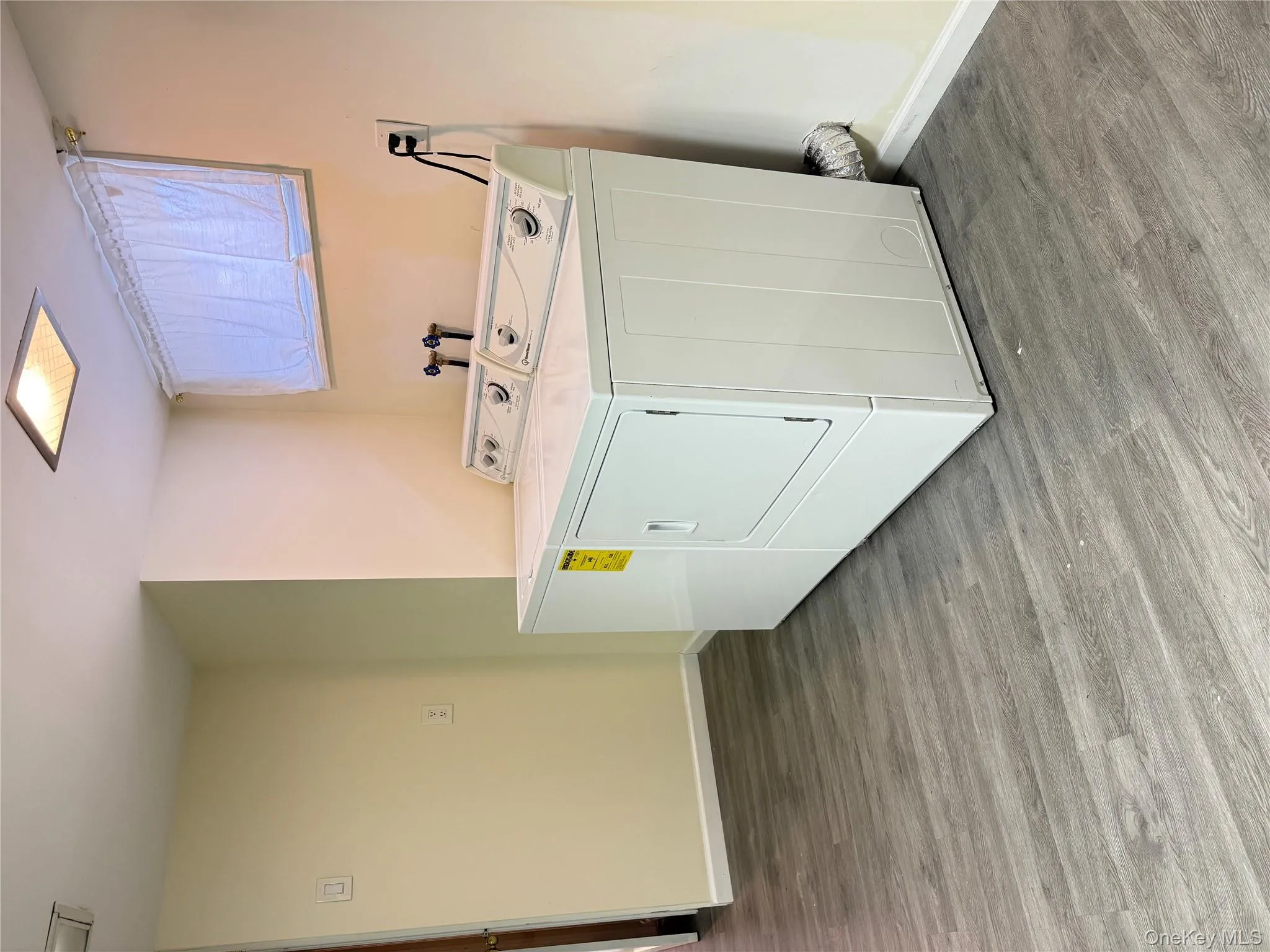 660 10th Street, North Hempstead, NY, 3 Bedrooms Bedrooms, 7 Rooms Rooms,2 BathroomsBathrooms,Residential Lease,For Rent,10th,0,978056 660 10th Street, North Hempstead, NY, 3 Bedrooms Bedrooms, 7 Rooms Rooms,2 BathroomsBathrooms,Residential Lease,For Rent,10th,0,978056