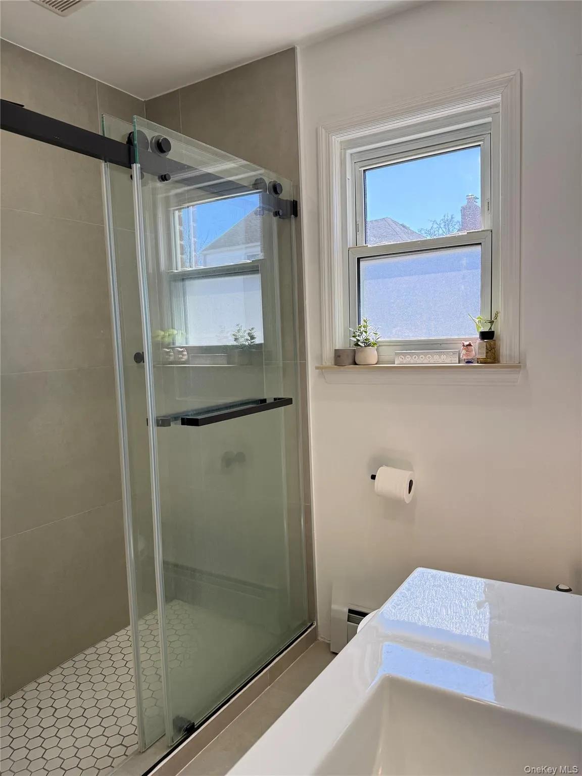 660 10th Street, North Hempstead, NY, 3 Bedrooms Bedrooms, 7 Rooms Rooms,2 BathroomsBathrooms,Residential Lease,For Rent,10th,0,978056 660 10th Street, North Hempstead, NY, 3 Bedrooms Bedrooms, 7 Rooms Rooms,2 BathroomsBathrooms,Residential Lease,For Rent,10th,0,978056