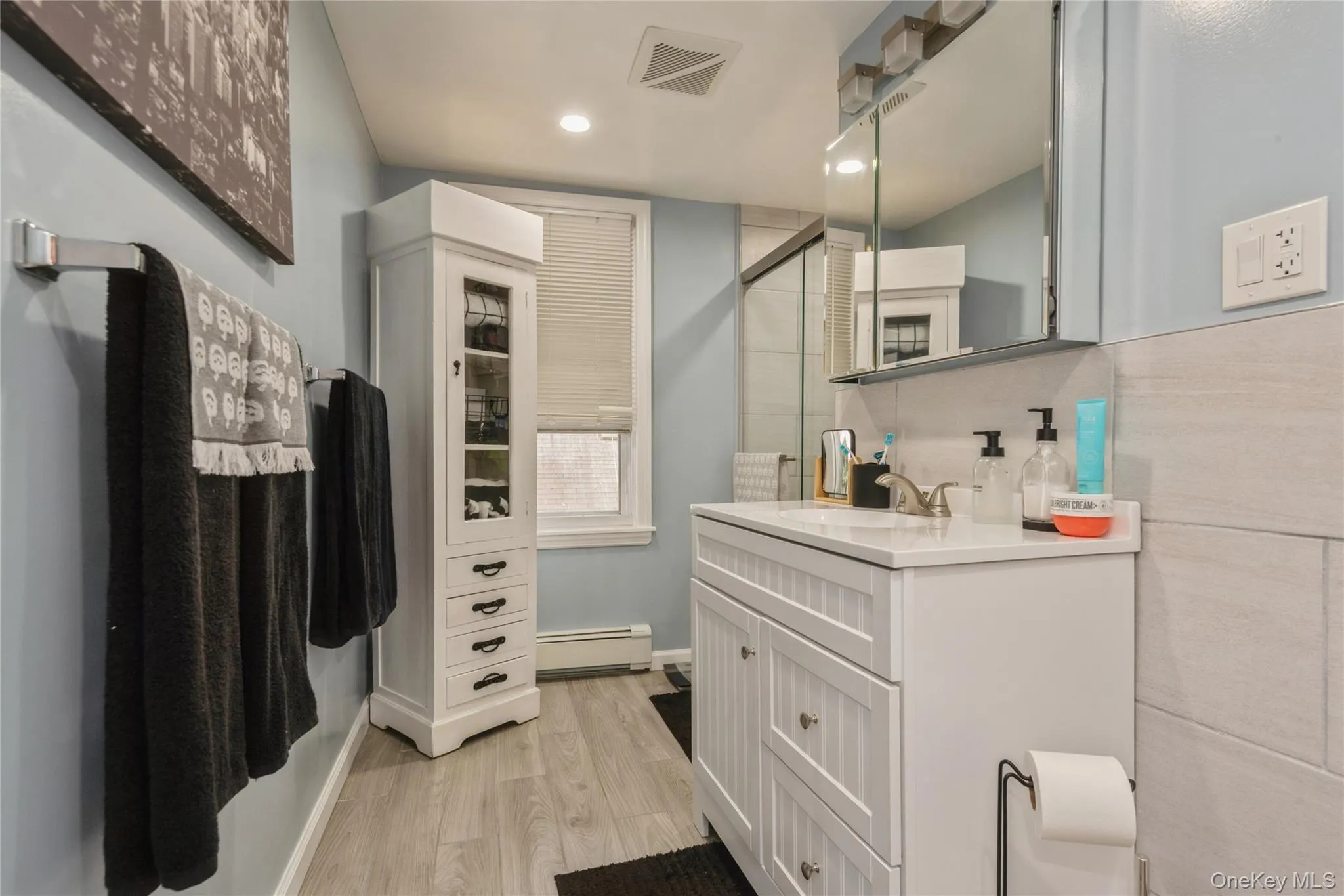 51 Spring Street, Oyster Bay, NY, 1 Bedroom Bedrooms, 4 Rooms Rooms,1 BathroomBathrooms,Residential Lease,For Rent,Spring,0,978060 51 Spring Street, Oyster Bay, NY, 1 Bedroom Bedrooms, 4 Rooms Rooms,1 BathroomBathrooms,Residential Lease,For Rent,Spring,0,978060