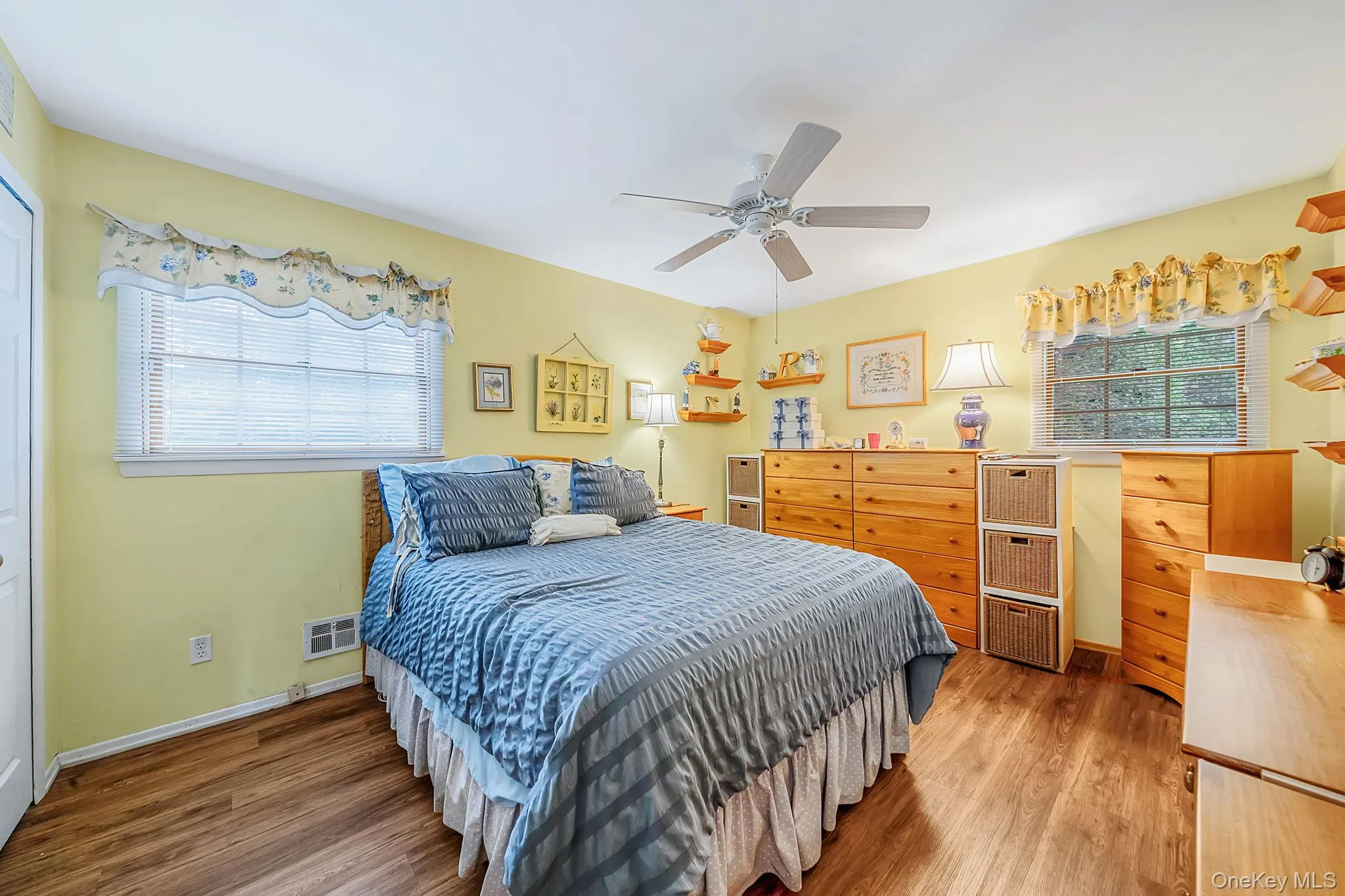 212 Cedrus Avenue, Huntington, NY, 4 Bedrooms Bedrooms, 9 Rooms Rooms,1 BathroomBathrooms,Residential,For Rent,Cedrus,0,978074 212 Cedrus Avenue, Huntington, NY, 4 Bedrooms Bedrooms, 9 Rooms Rooms,1 BathroomBathrooms,Residential,For Rent,Cedrus,0,978074