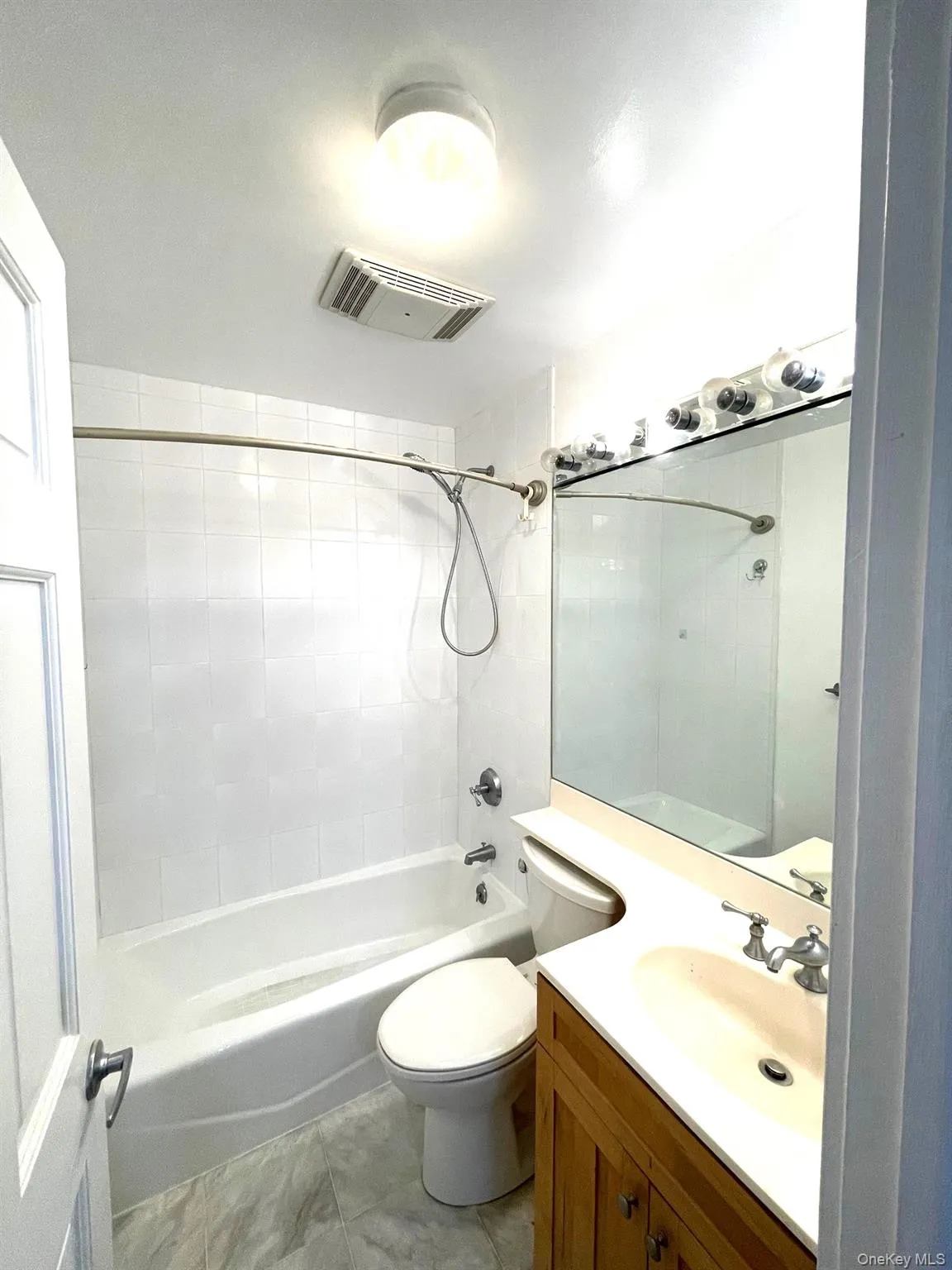 206 1st Avenue, New York, NY, 2 Rooms Rooms,1 BathroomBathrooms,Residential Lease,For Rent,1st,0,978095 206 1st Avenue, New York, NY, 2 Rooms Rooms,1 BathroomBathrooms,Residential Lease,For Rent,1st,0,978095