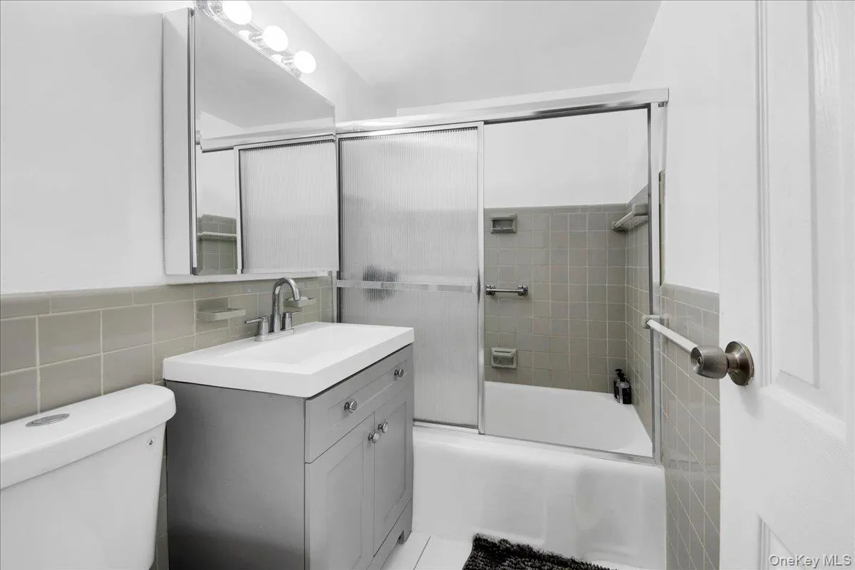 6 Fordham Hill Oval, New York, NY, 1 Bedroom Bedrooms, 4 Rooms Rooms,1 BathroomBathrooms,Residential Lease,For Rent,Fordham Hill,0,978098 6 Fordham Hill Oval, New York, NY, 1 Bedroom Bedrooms, 4 Rooms Rooms,1 BathroomBathrooms,Residential Lease,For Rent,Fordham Hill,0,978098