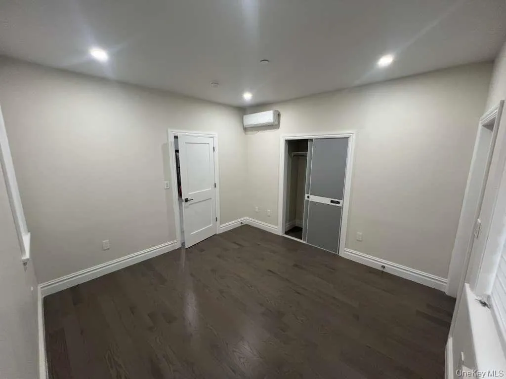 6114 Cloverdale Blvd, New York, NY, 3 Bedrooms Bedrooms, 4 Rooms Rooms,2 BathroomsBathrooms,Residential Lease,For Rent,Cloverdale Blvd,0,978107 6114 Cloverdale Blvd, New York, NY, 3 Bedrooms Bedrooms, 4 Rooms Rooms,2 BathroomsBathrooms,Residential Lease,For Rent,Cloverdale Blvd,0,978107