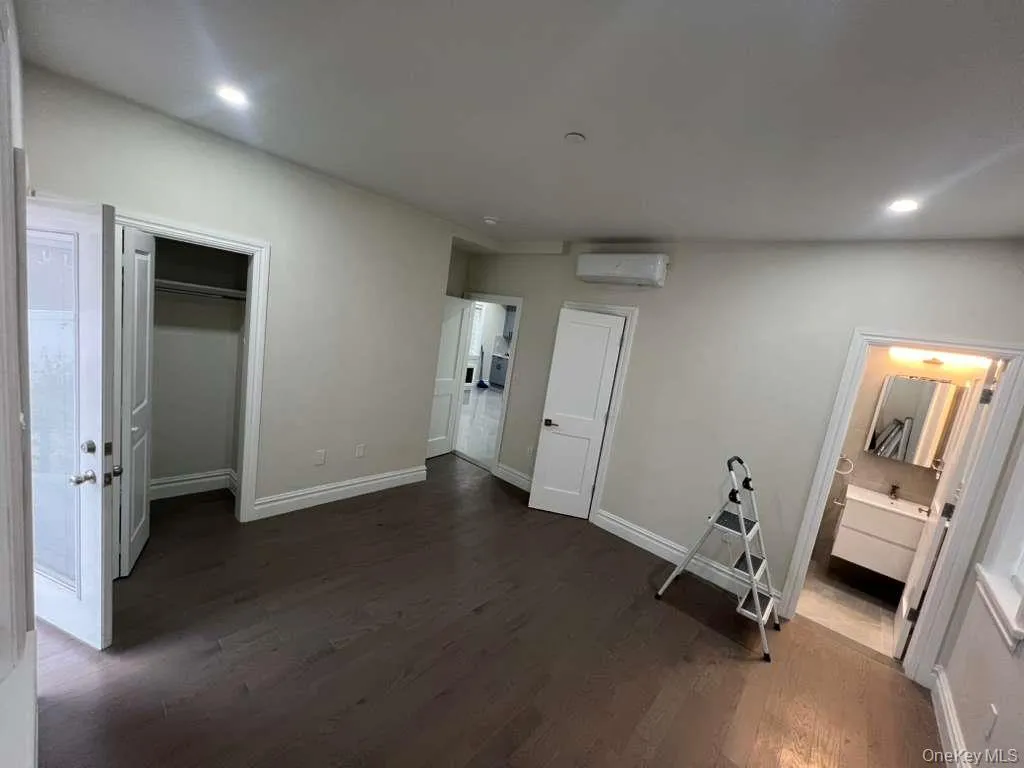 6114 Cloverdale Blvd, New York, NY, 3 Bedrooms Bedrooms, 4 Rooms Rooms,2 BathroomsBathrooms,Residential Lease,For Rent,Cloverdale Blvd,0,978107 6114 Cloverdale Blvd, New York, NY, 3 Bedrooms Bedrooms, 4 Rooms Rooms,2 BathroomsBathrooms,Residential Lease,For Rent,Cloverdale Blvd,0,978107