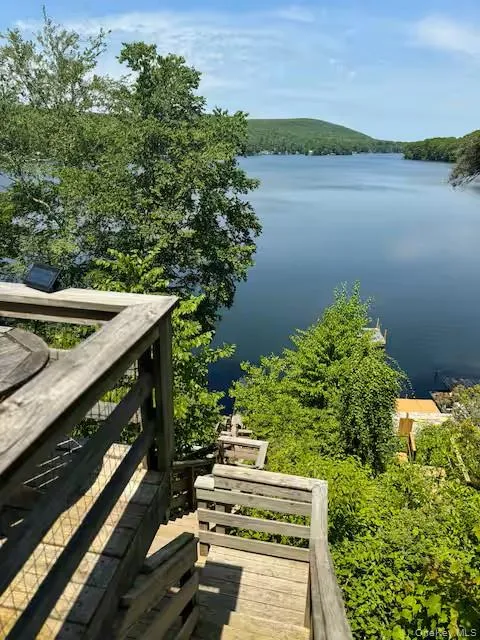 Stairs from the deck to the lake Stairs from the deck to the lake