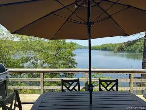 Deck of the Kitchen/Dining Deck of the Kitchen/Dining