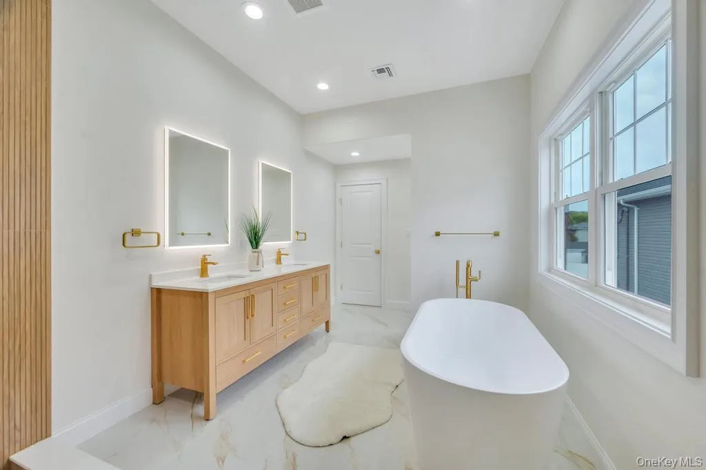 85 West Avenue, Oyster Bay, NY, 5 Bedrooms Bedrooms, 10 Rooms Rooms,4 BathroomsBathrooms,Residential,For Rent,West,0,978167 85 West Avenue, Oyster Bay, NY, 5 Bedrooms Bedrooms, 10 Rooms Rooms,4 BathroomsBathrooms,Residential,For Rent,West,0,978167