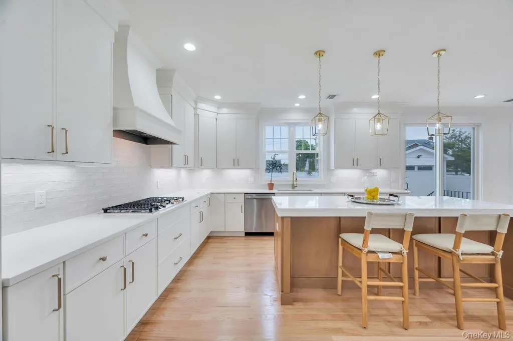 85 West Avenue, Oyster Bay, NY, 5 Bedrooms Bedrooms, 10 Rooms Rooms,4 BathroomsBathrooms,Residential,For Rent,West,0,978167 85 West Avenue, Oyster Bay, NY, 5 Bedrooms Bedrooms, 10 Rooms Rooms,4 BathroomsBathrooms,Residential,For Rent,West,0,978167